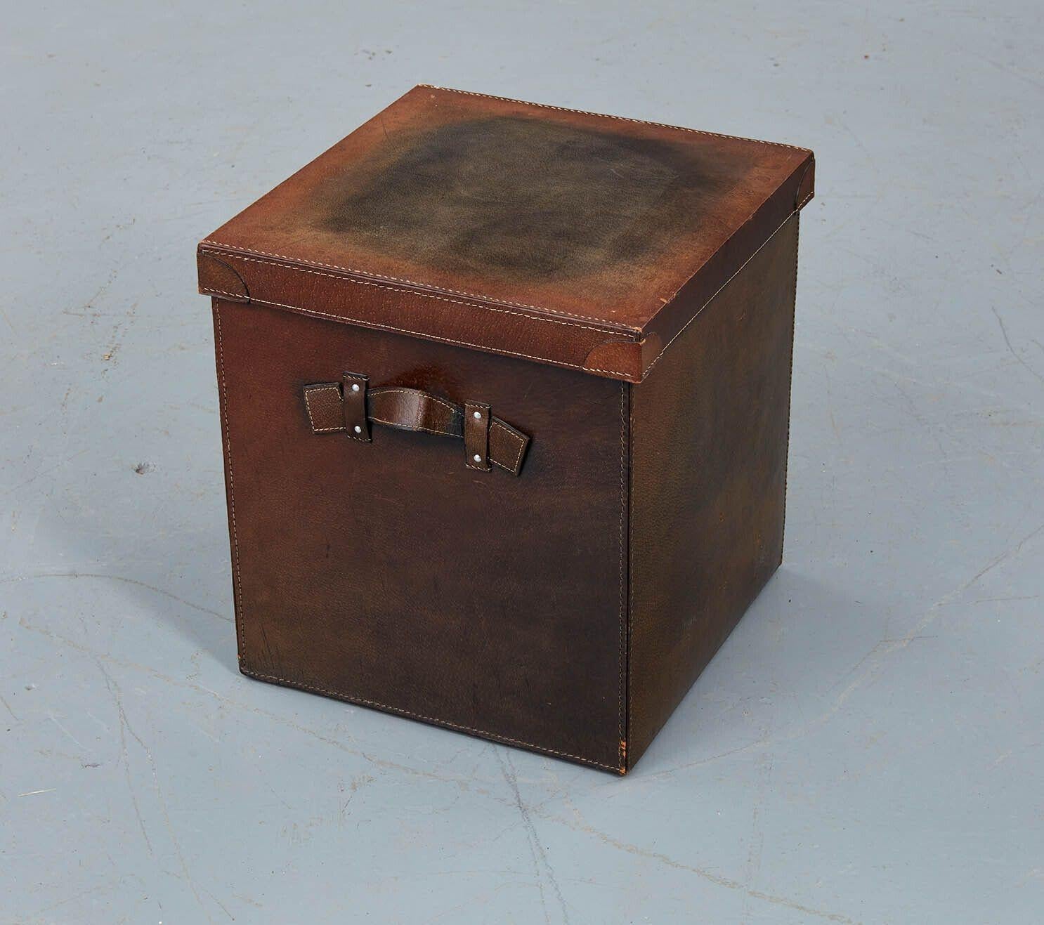 Set of Three English Nesting Leather Dispatch Boxes For Sale 5