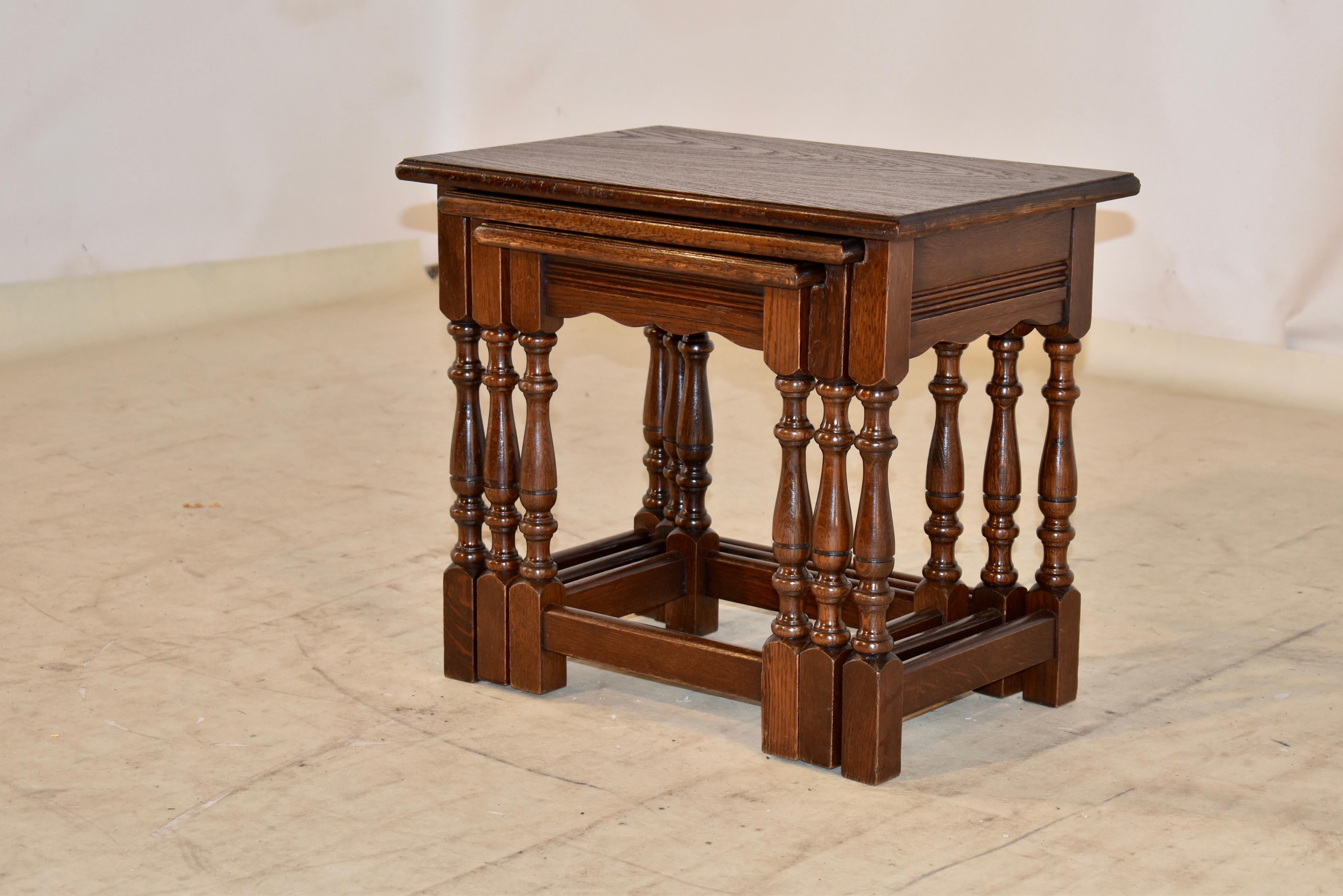 Set of Three English Nesting Side Tables, c. 1900 In Good Condition For Sale In High Point, NC
