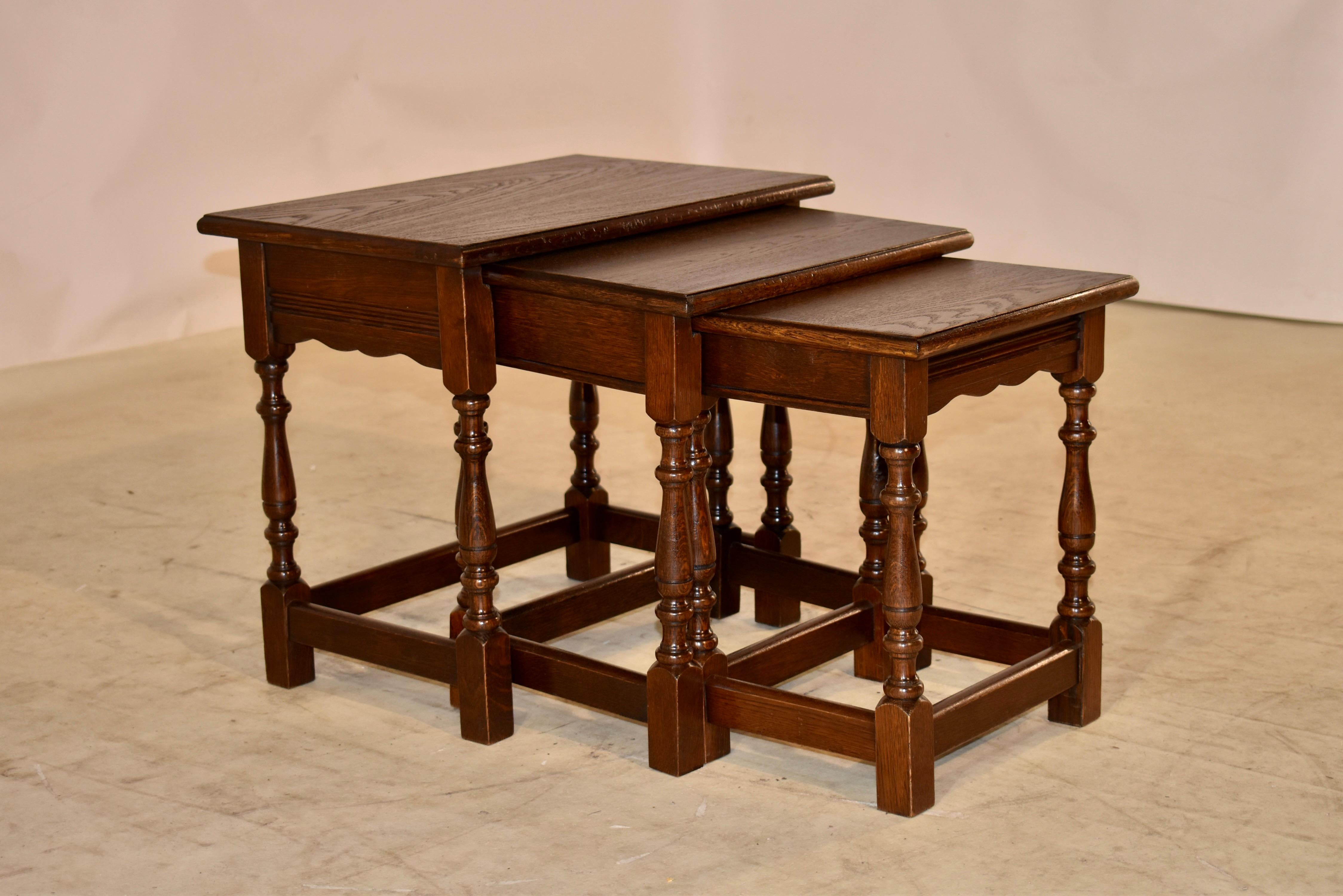 Early 20th Century Set of Three English Nesting Side Tables, c. 1900 For Sale
