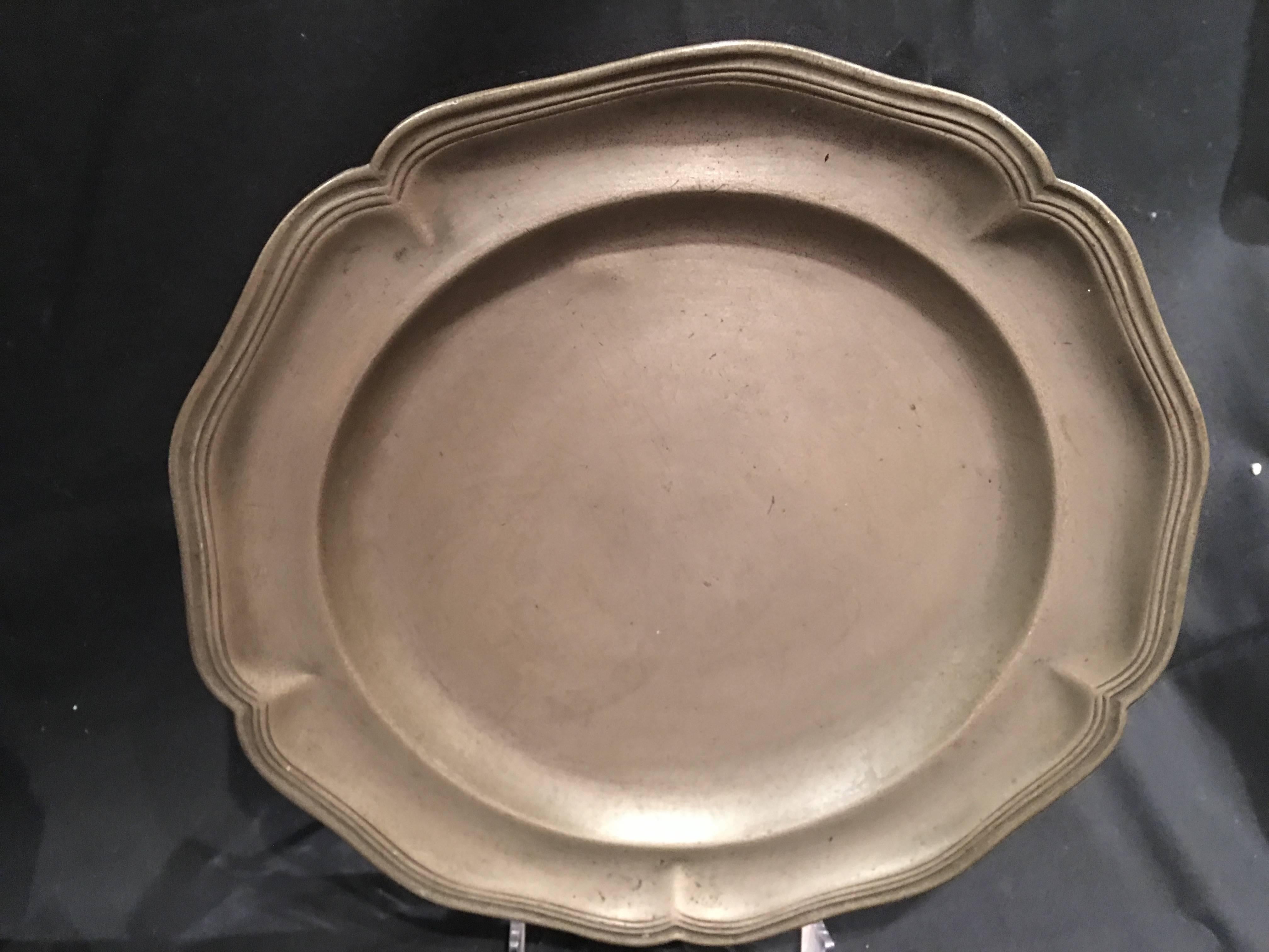 Set of Three English Pewter Plates or Platters, 19th Century In Good Condition For Sale In Savannah, GA