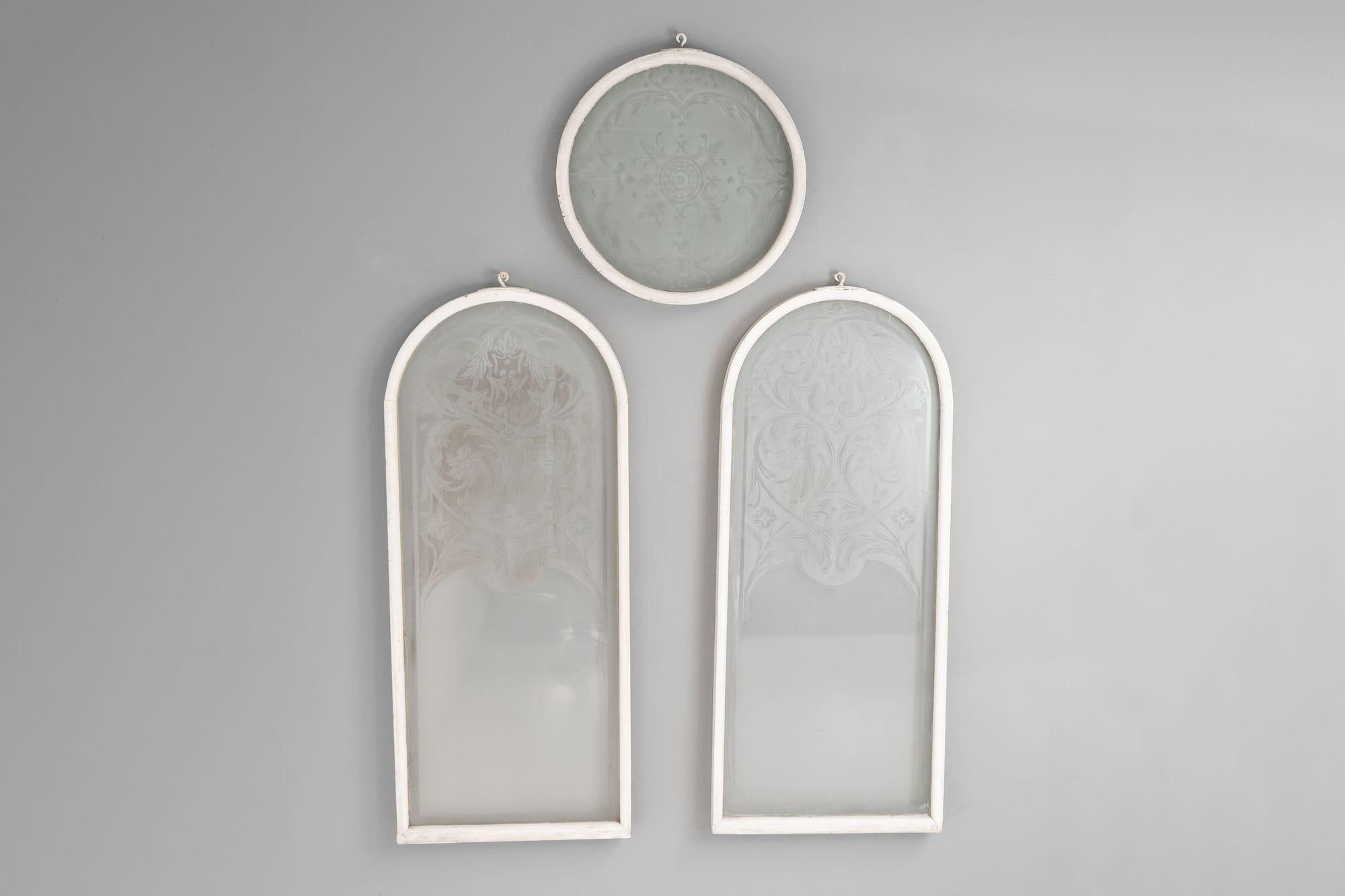 Set of three matching etched glass windows. U.K circa 1880.

H 118cm x W 47cm x D 5cm - H 49cm x W 49cm x D 4cm

Please be in touch for an accurate shipping quote.