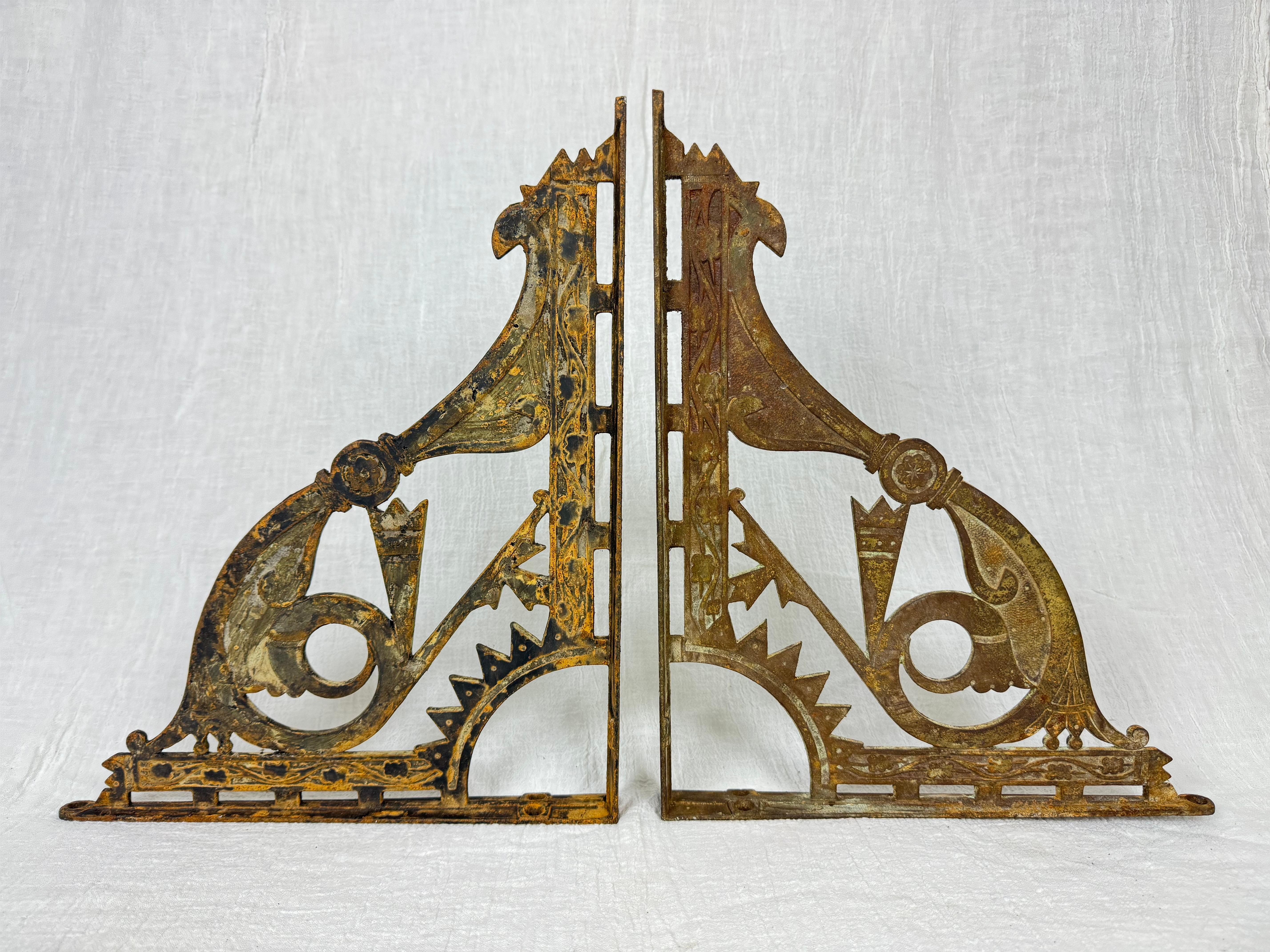 Set di tre mensole da parete incise della fine del XIX secolo in vendita 6
