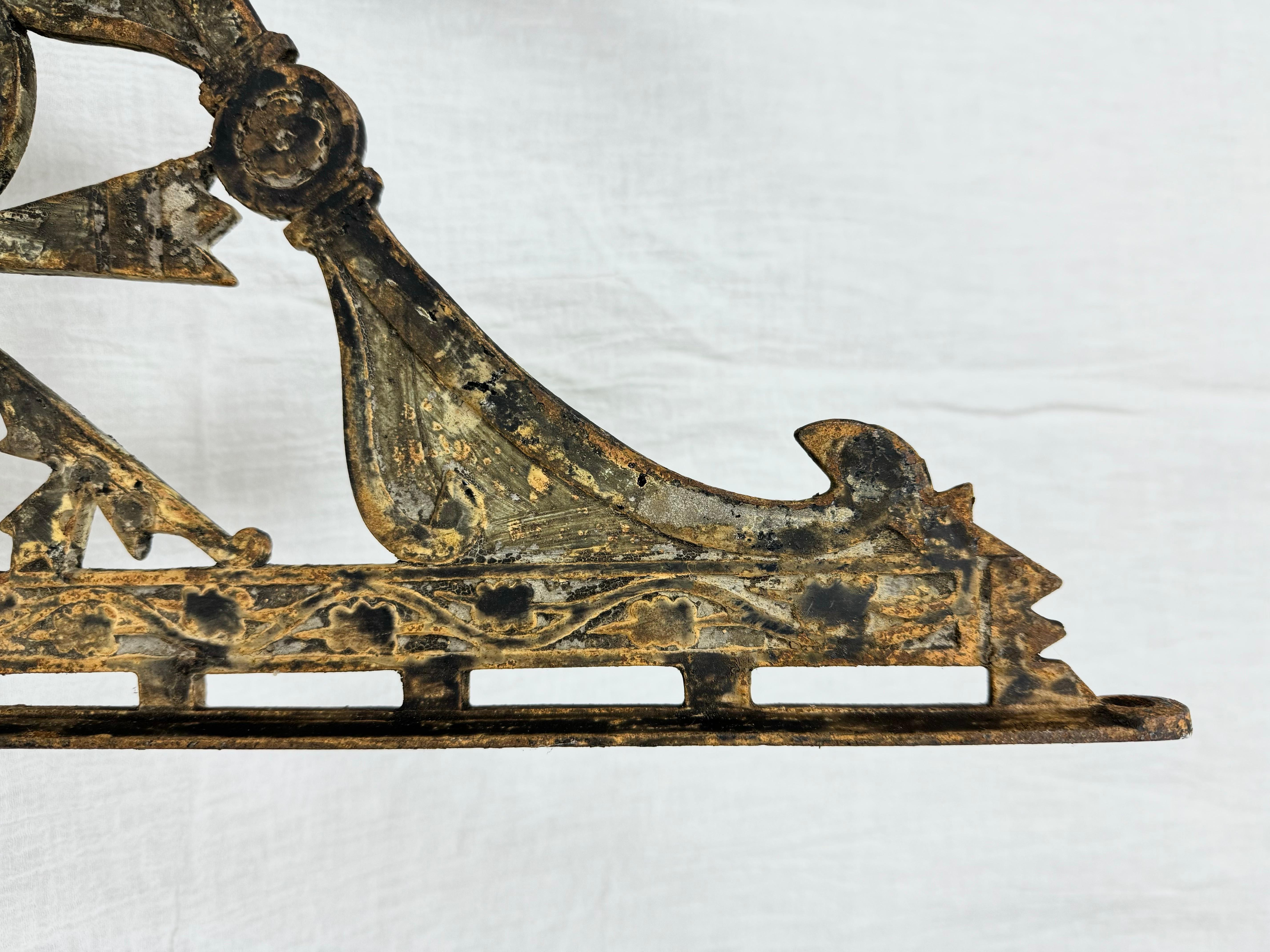 Set di tre mensole da parete incise della fine del XIX secolo in vendita 7
