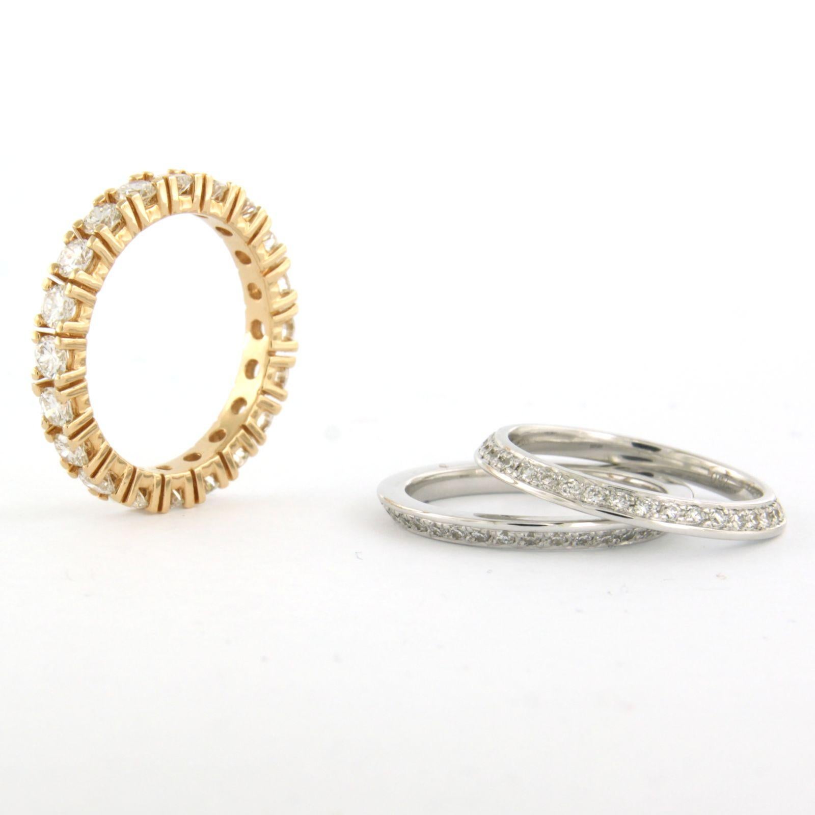 Ensemble de trois bagues d'éternité avec diamants taille brillant jusqu'à 2.80ct or 18k Neuf - En vente à The Hague, ZH