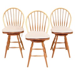 Satz von drei fein gearbeiteten Thekenhockern von Tom Seely Furniture