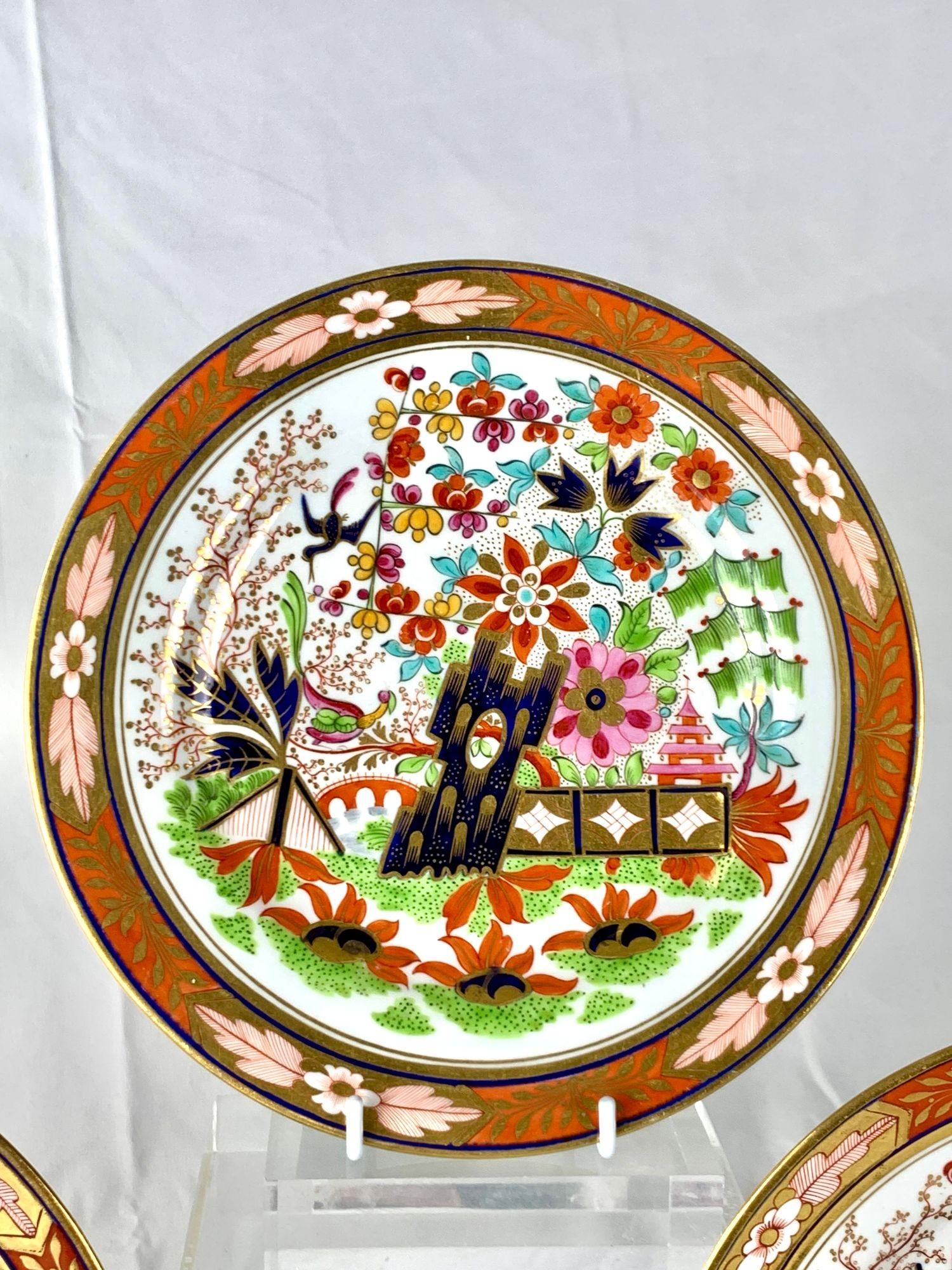 Set von drei Flight Barr & Barr Worcester Imari-Tellern mit Fence-Muster C-1810 im Zustand „Hervorragend“ im Angebot in Katonah, NY