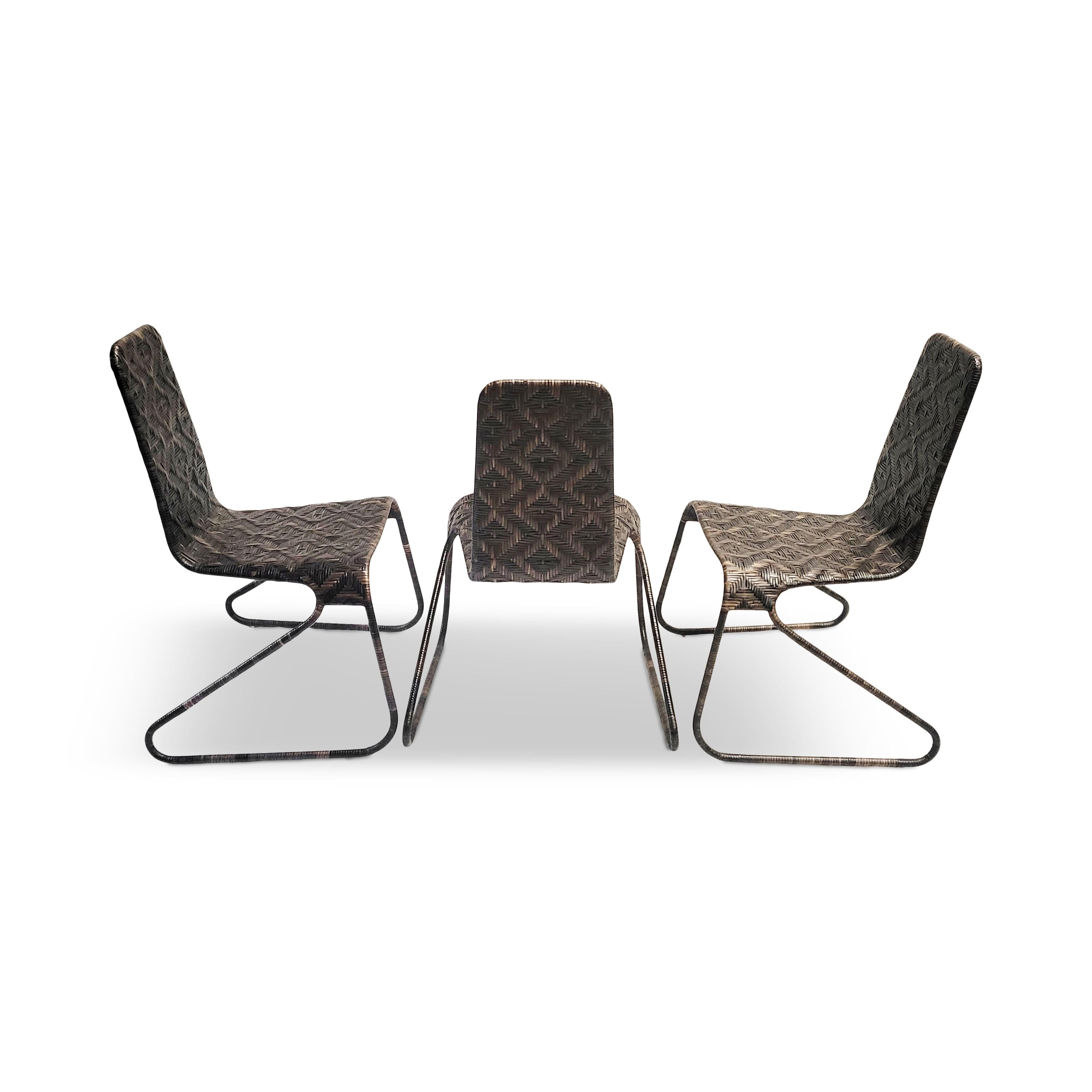 Acier Ensemble de trois chaises Flo et table à manger par Patricia Urquiola pour Driade en vente