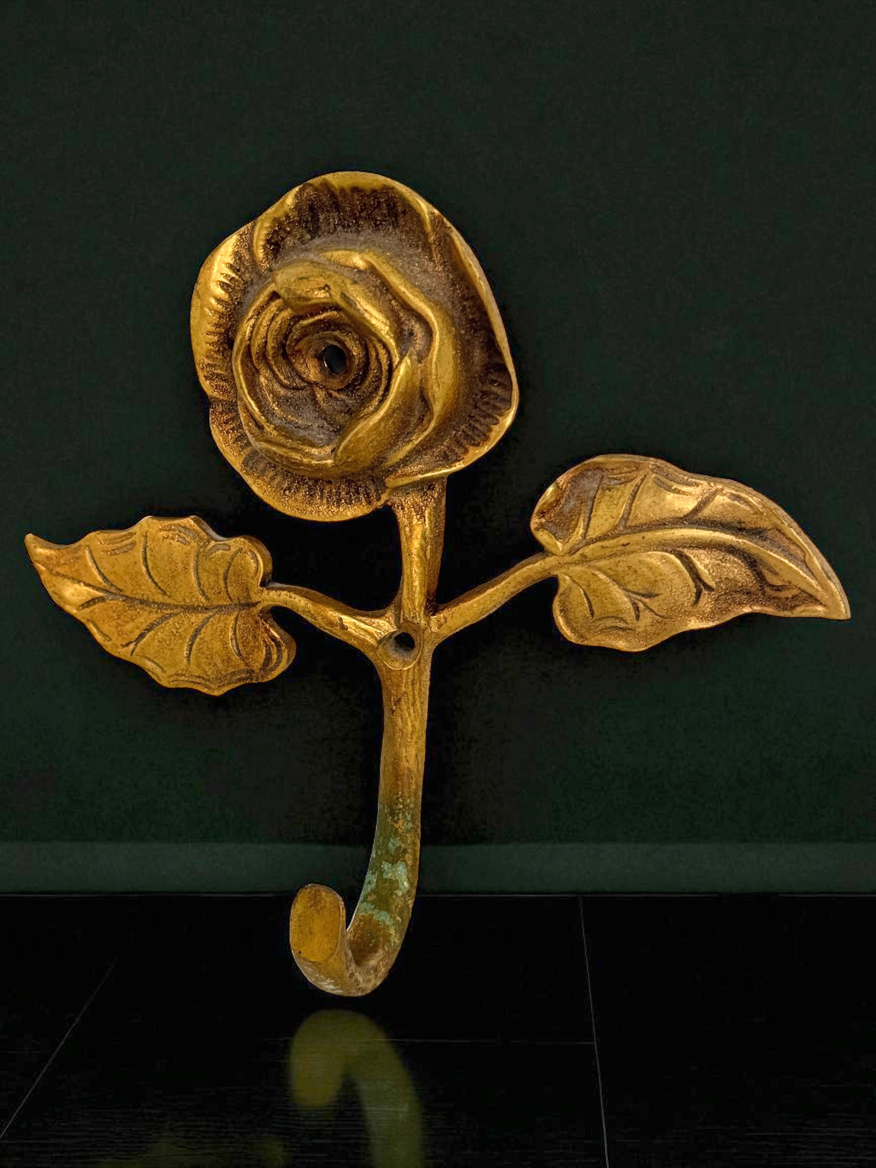 Set di tre ganci a rosa in ottone massiccio Florentine, Toleware Tole, anni '70 in vendita 3