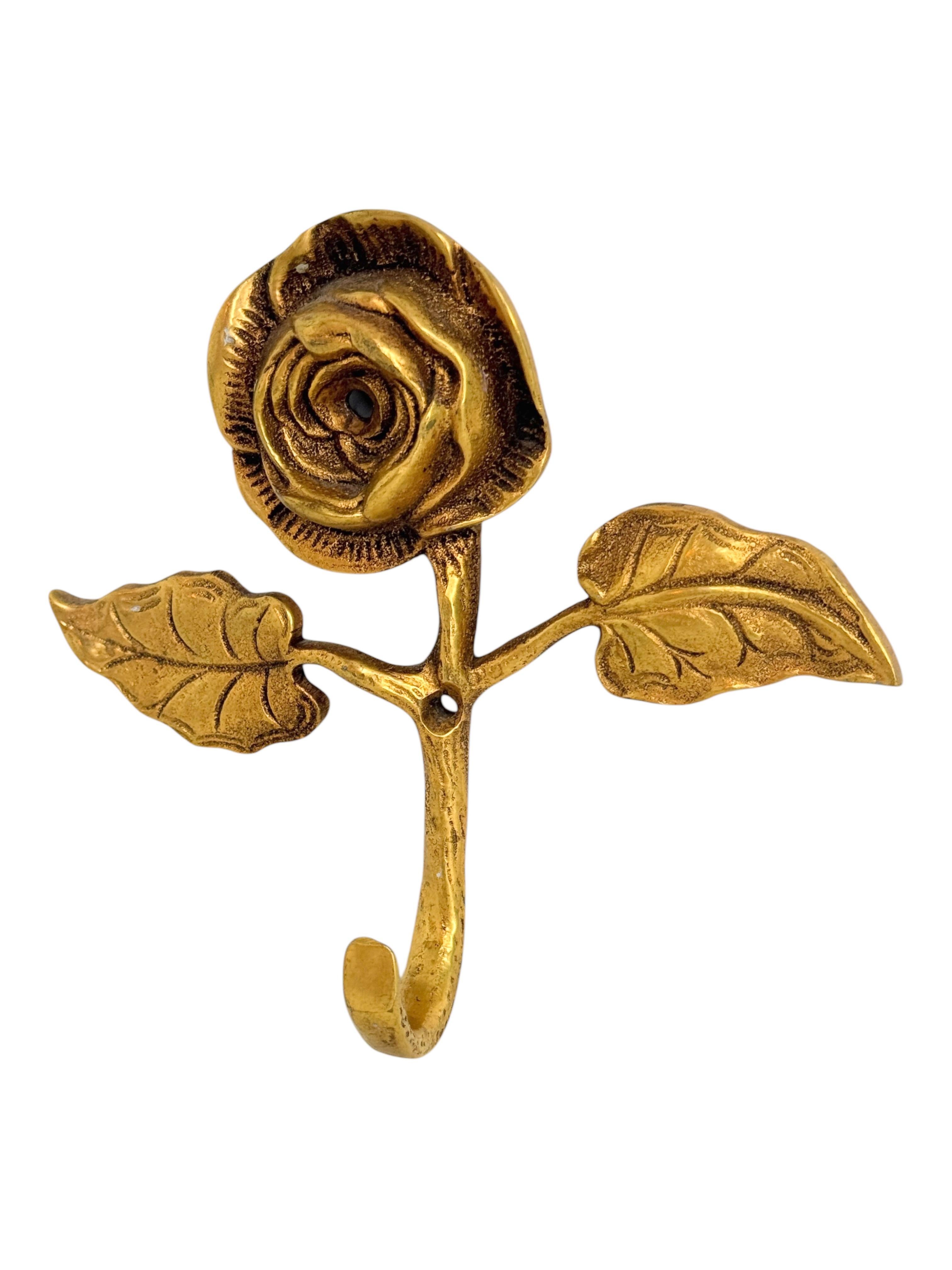 Italiano Set di tre ganci a rosa in ottone massiccio Florentine, Toleware Tole, anni '70 in vendita