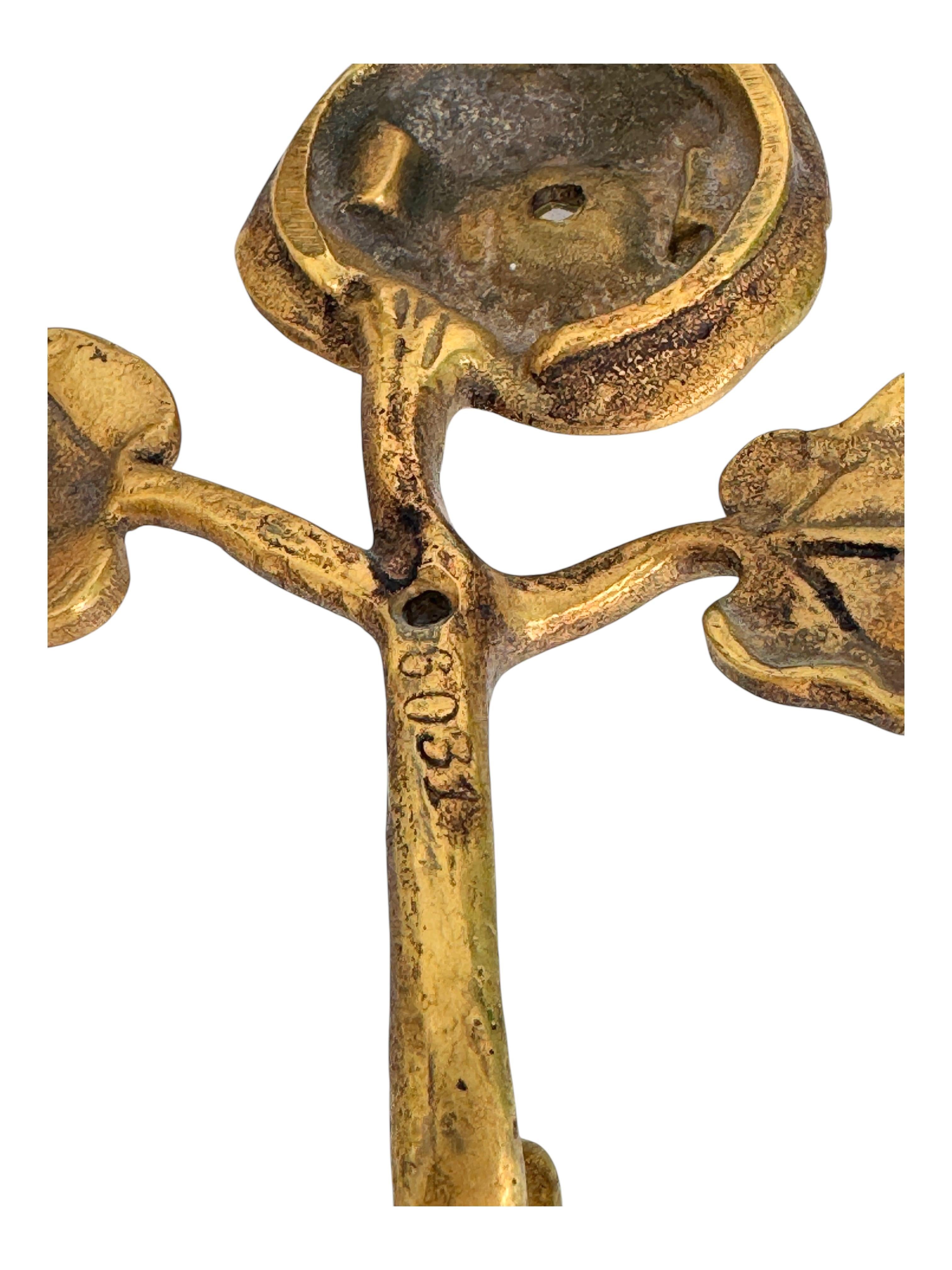 Metallo Set di tre ganci a rosa in ottone massiccio Florentine, Toleware Tole, anni '70 in vendita