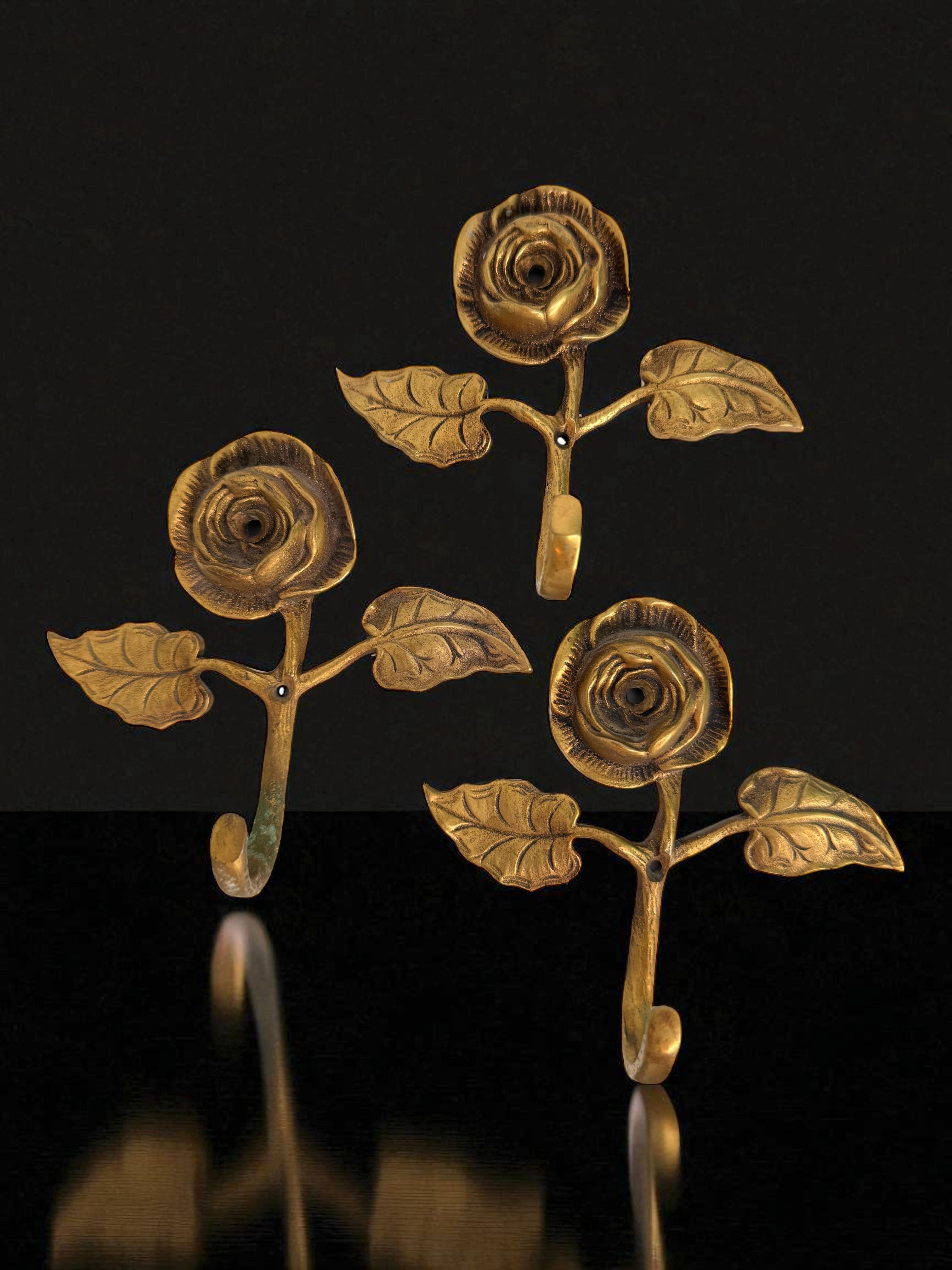 Set di tre ganci a rosa in ottone massiccio Florentine, Toleware Tole, anni '70 in vendita 2