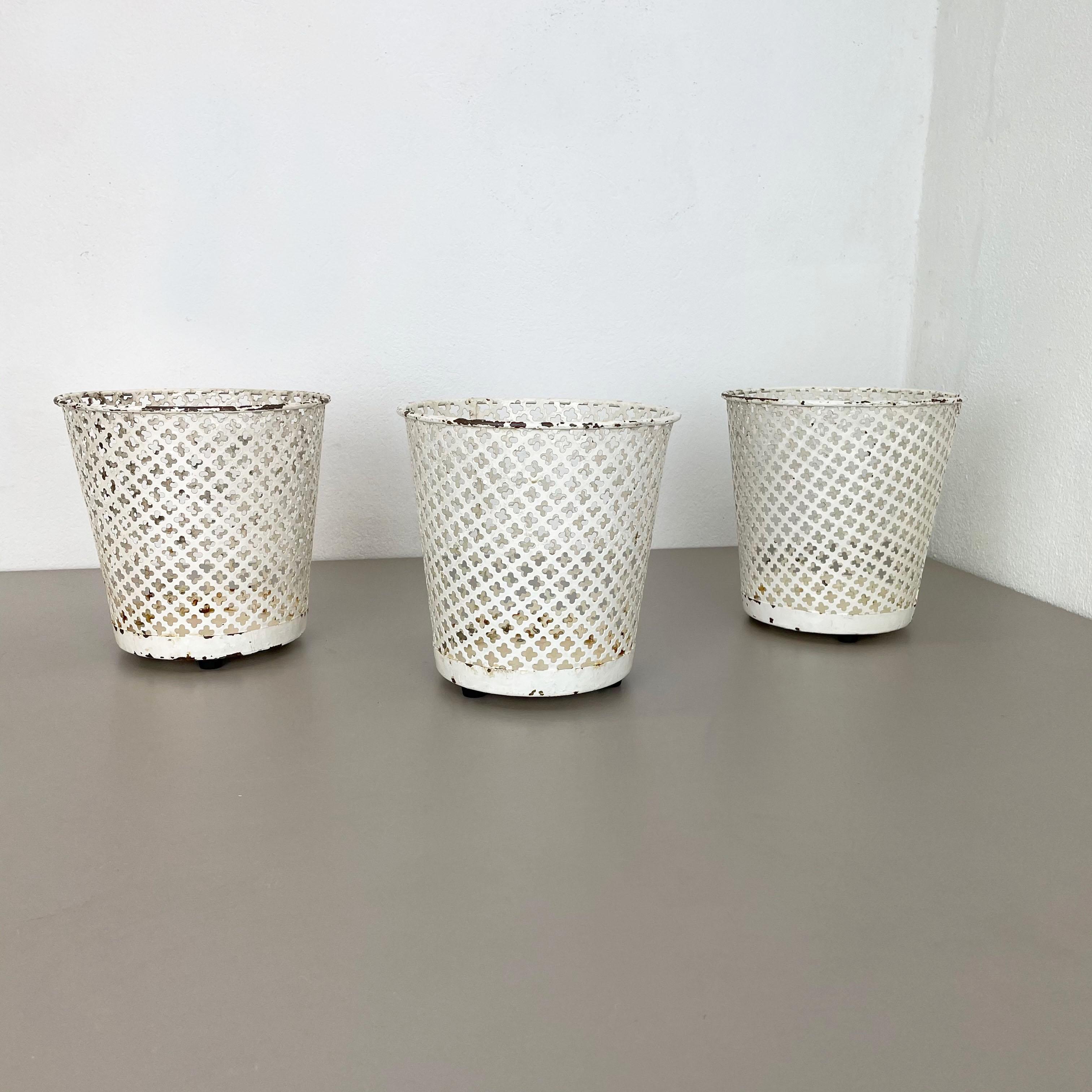 Article:

Set of three modernist metal plant pots.


Design:

attributed to Mathieu Mategot


Origin: 

France


Description:

This original set of three modernist plant pots vases was produced in the 1950s in France. its is
