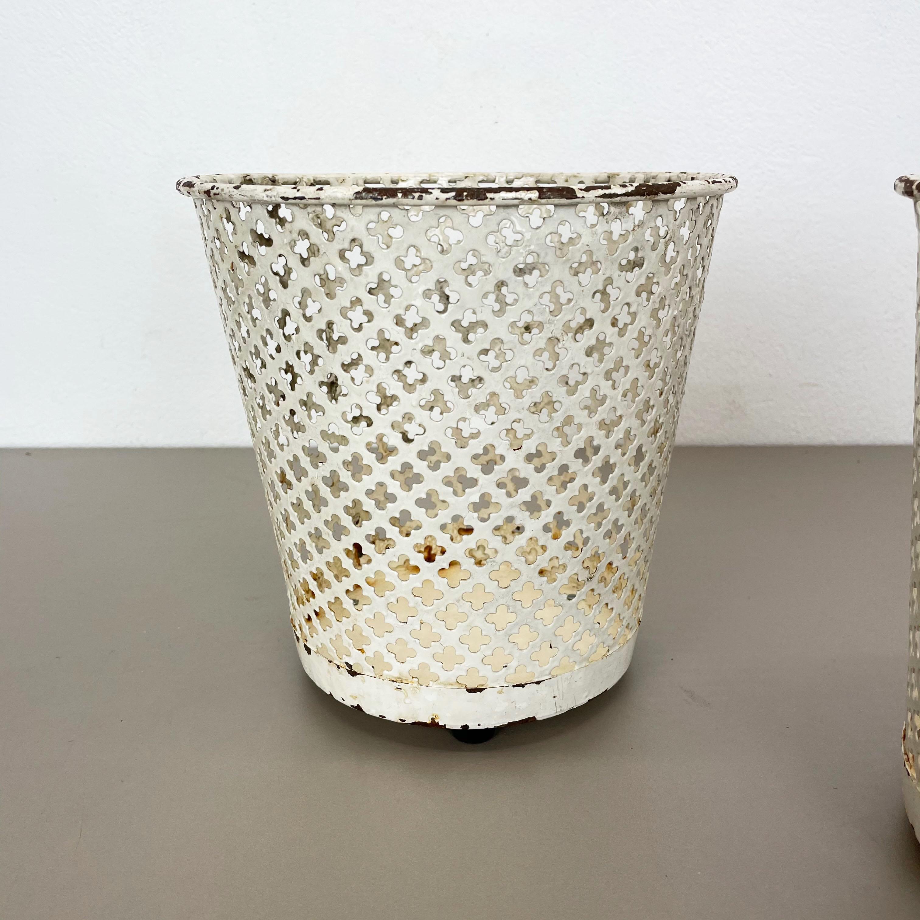 Set of Three Flower Pot Plant Stands Vases by Mathieu Mategot Attr., France 1950 In Good Condition For Sale In Kirchlengern, DE