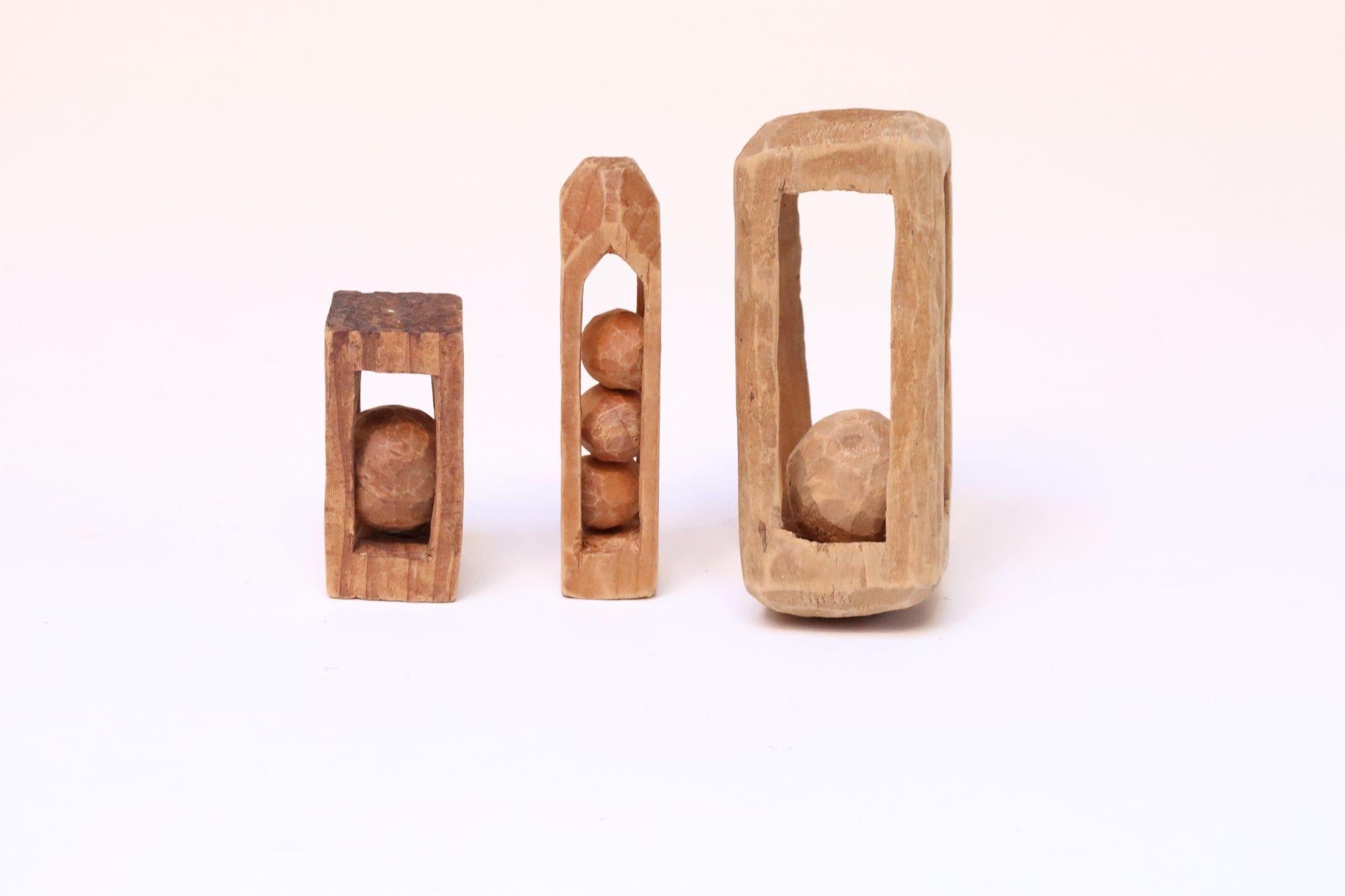 Ensemble de trois petites sculptures fantaisistes de type 