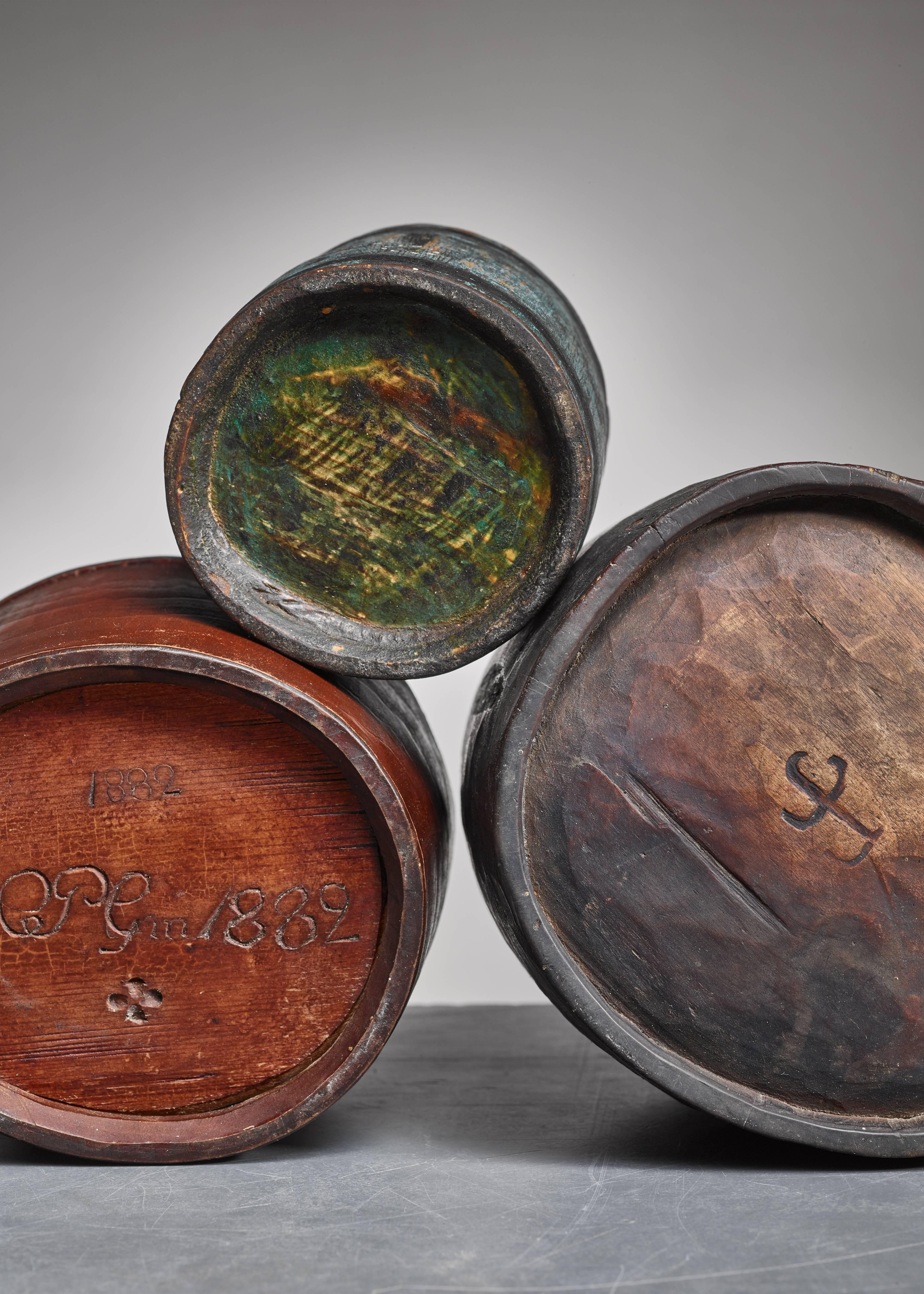 Set of three folk art wood pieces, Sweden, 19th century In Good Condition For Sale In Maastricht, NL