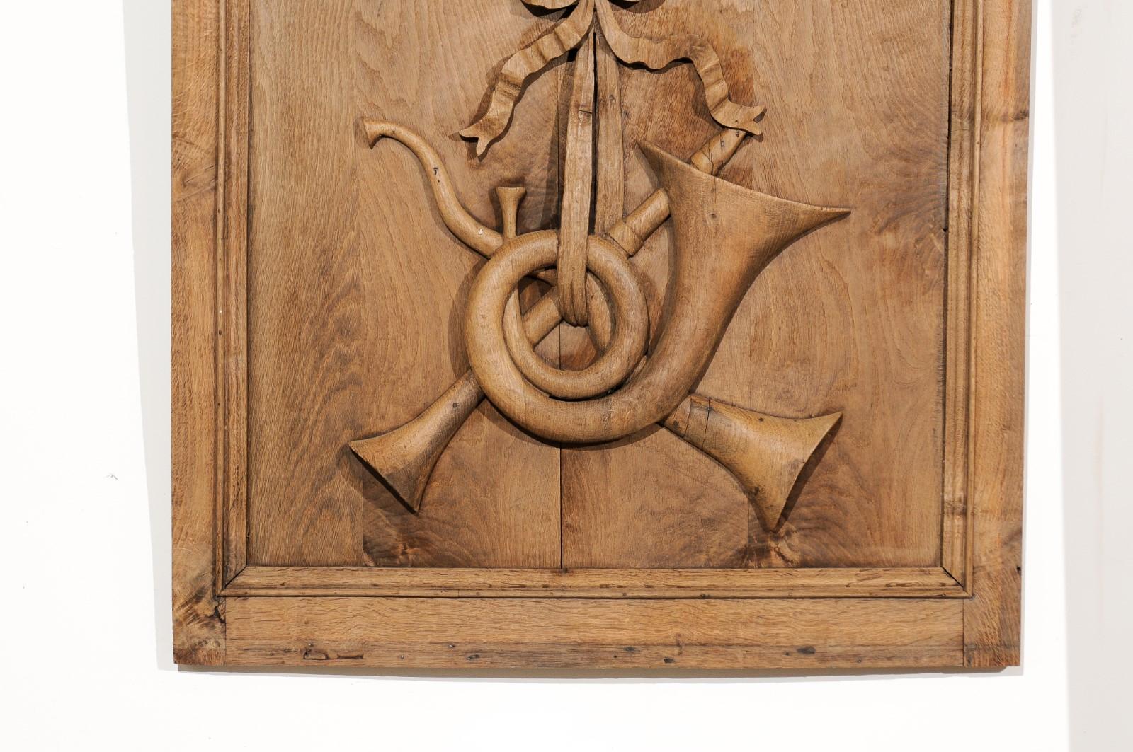 Set von drei französischen geschnitzten Eichenholztafeln aus dem 19. Jahrhundert mit Musikinstrumenten im Angebot 3