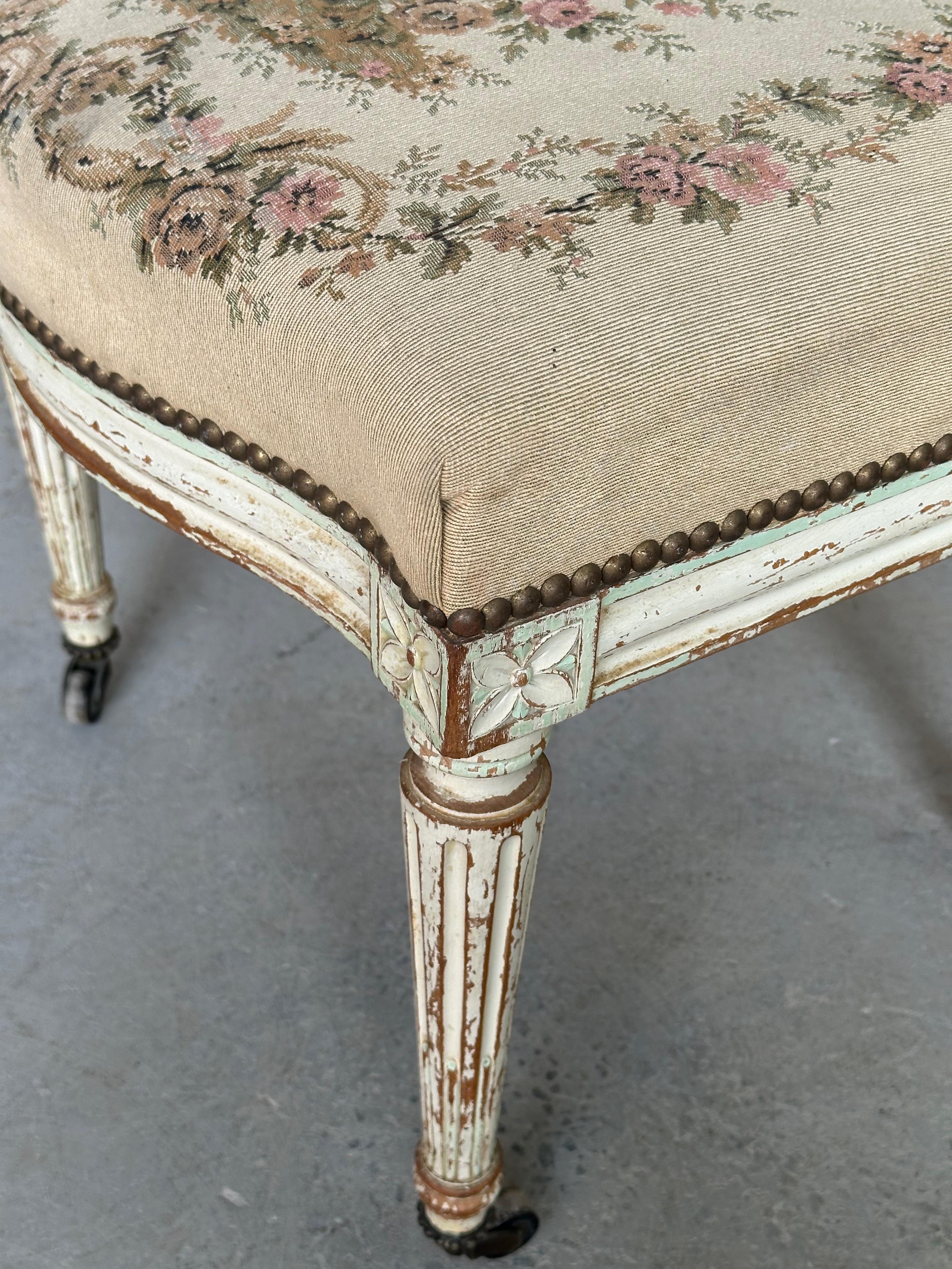 Satz von drei französischen Beistellstühlen im Louis-XVI-Stil des 19. Jahrhunderts im Angebot 3