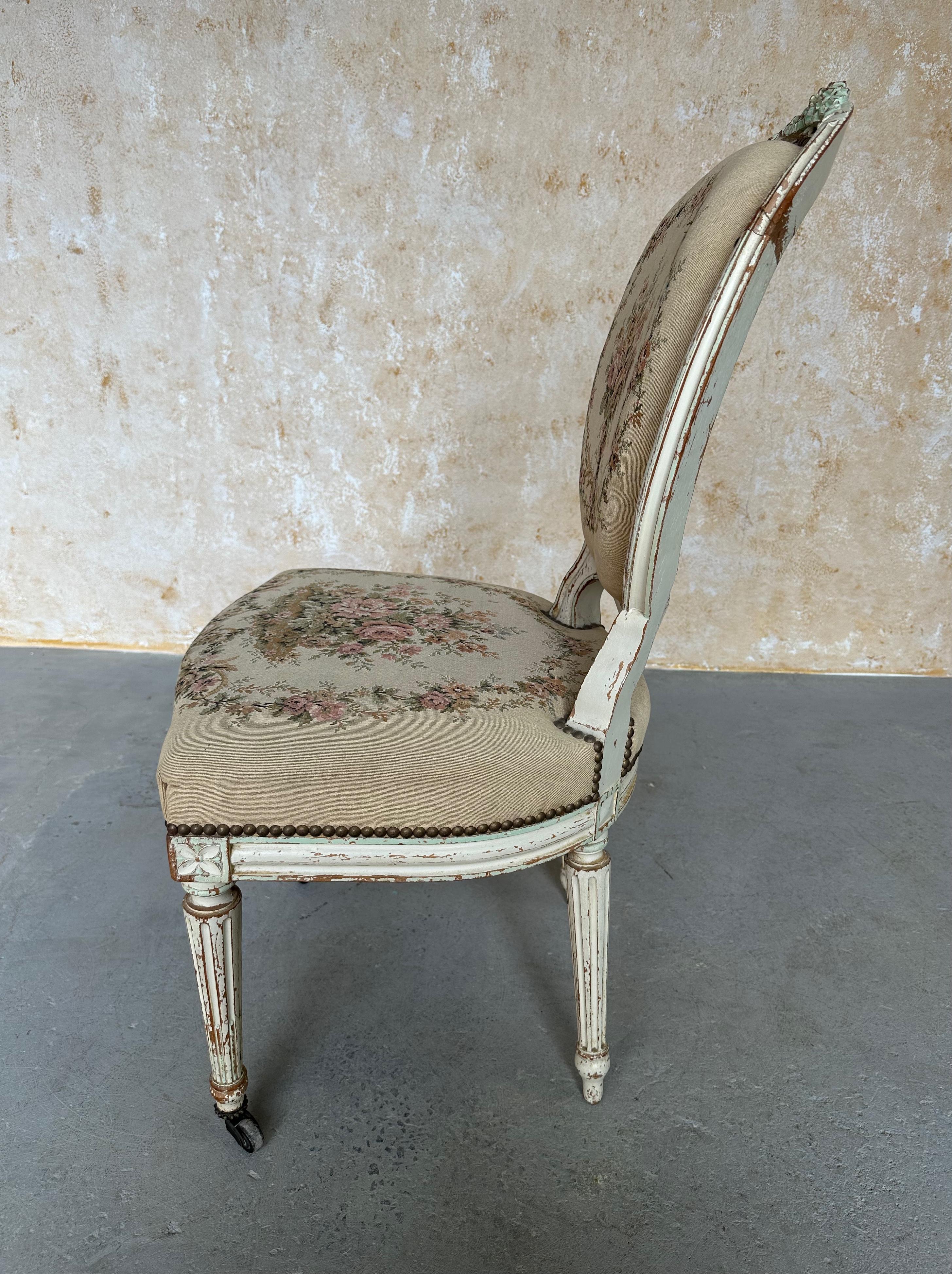 Ensemble de trois chaises d'appoint françaises du XIXe siècle de style Louis XVI en vente 5