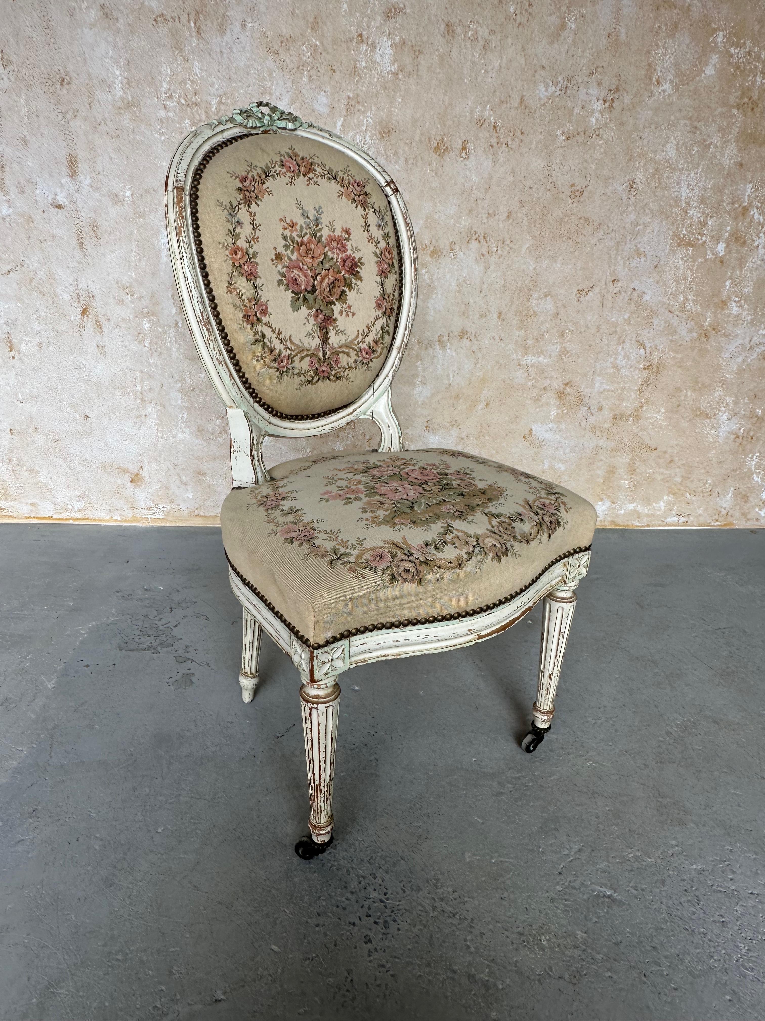 Satz von drei französischen Beistellstühlen im Louis-XVI-Stil des 19. Jahrhunderts (Louis XVI.) im Angebot