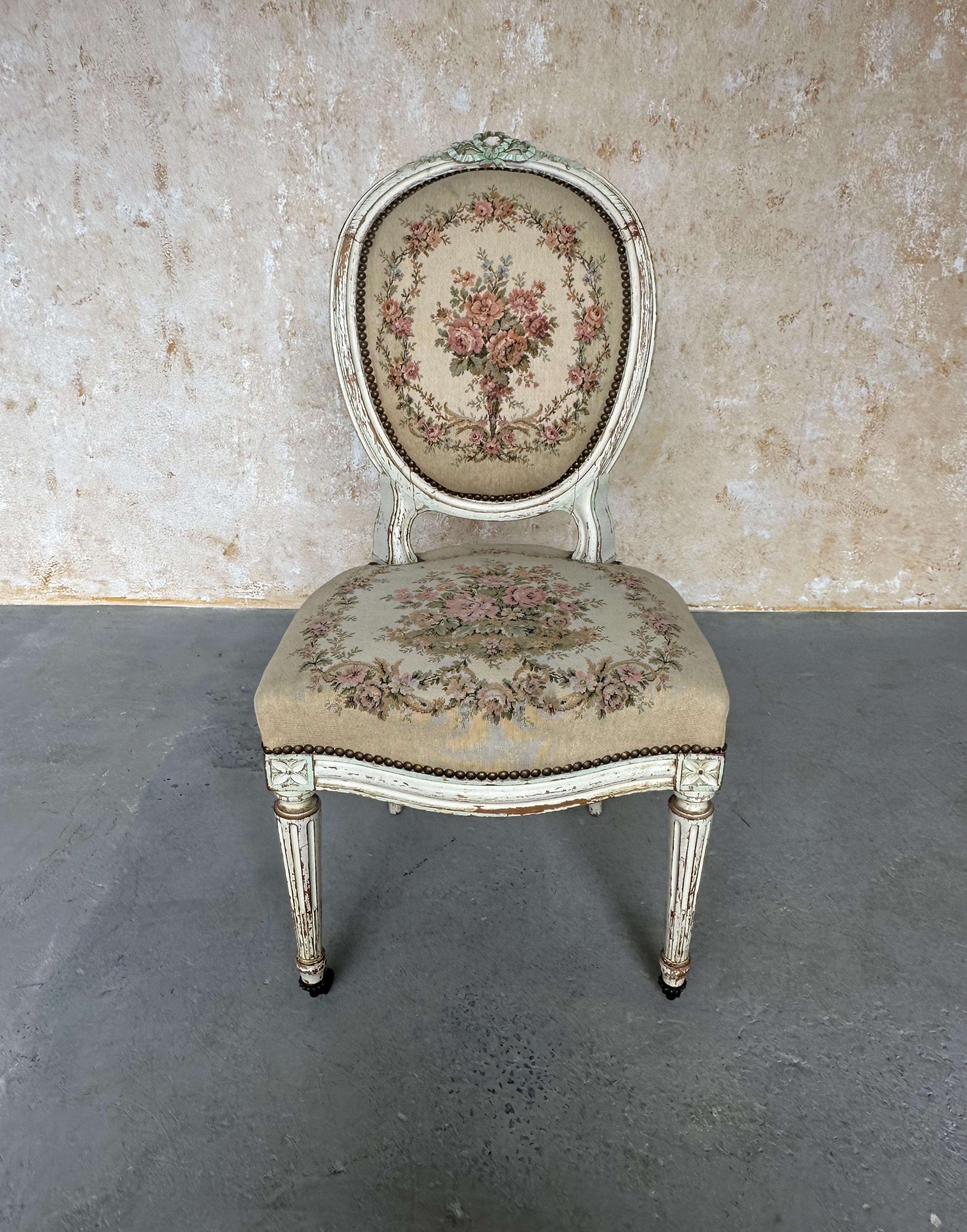 Ensemble de trois chaises d'appoint françaises du XIXe siècle de style Louis XVI Bon état - En vente à Buchanan, NY