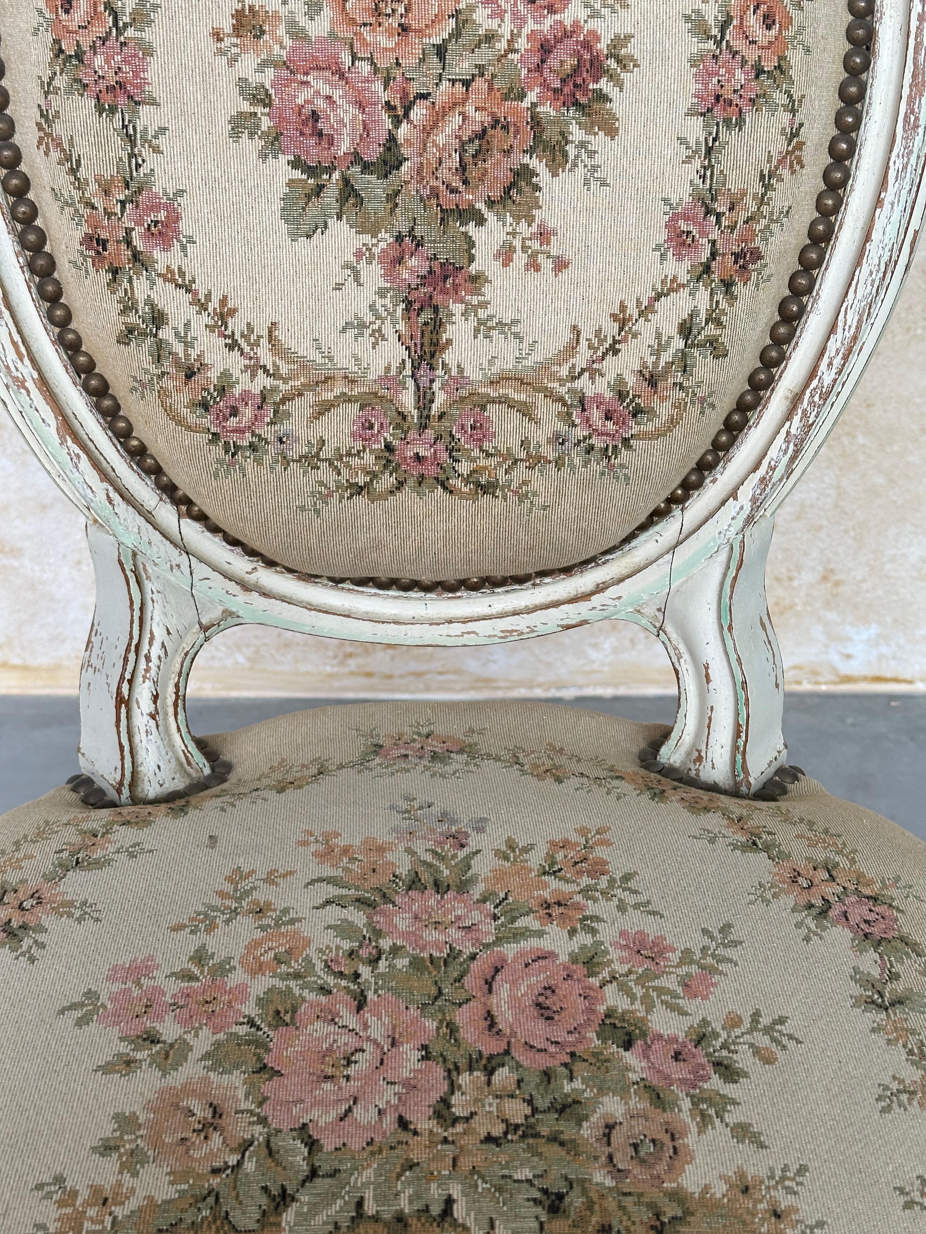 Satz von drei französischen Beistellstühlen im Louis-XVI-Stil des 19. Jahrhunderts im Zustand „Gut“ im Angebot in Buchanan, NY