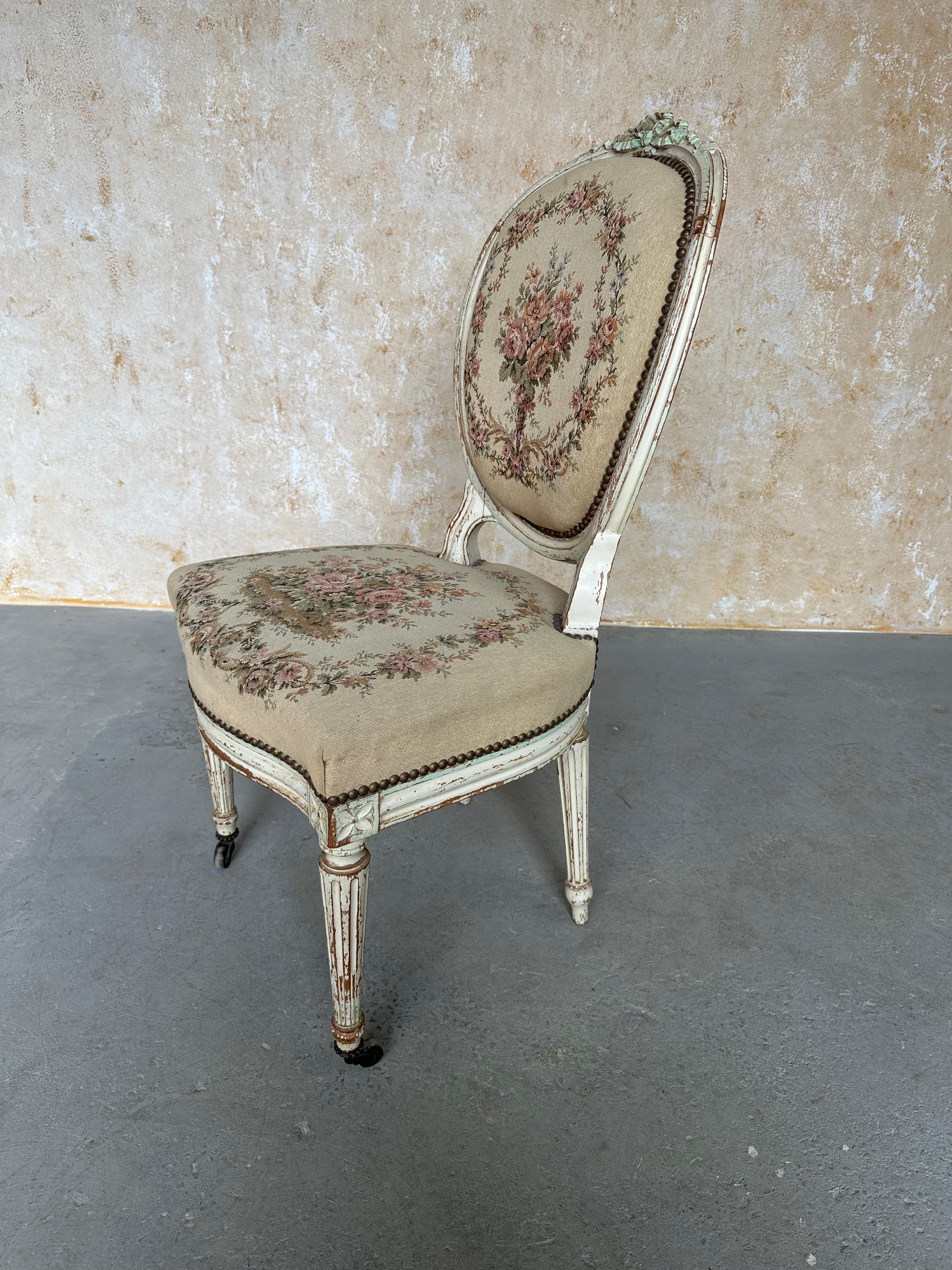 Ensemble de trois chaises d'appoint françaises du XIXe siècle de style Louis XVI en vente 3