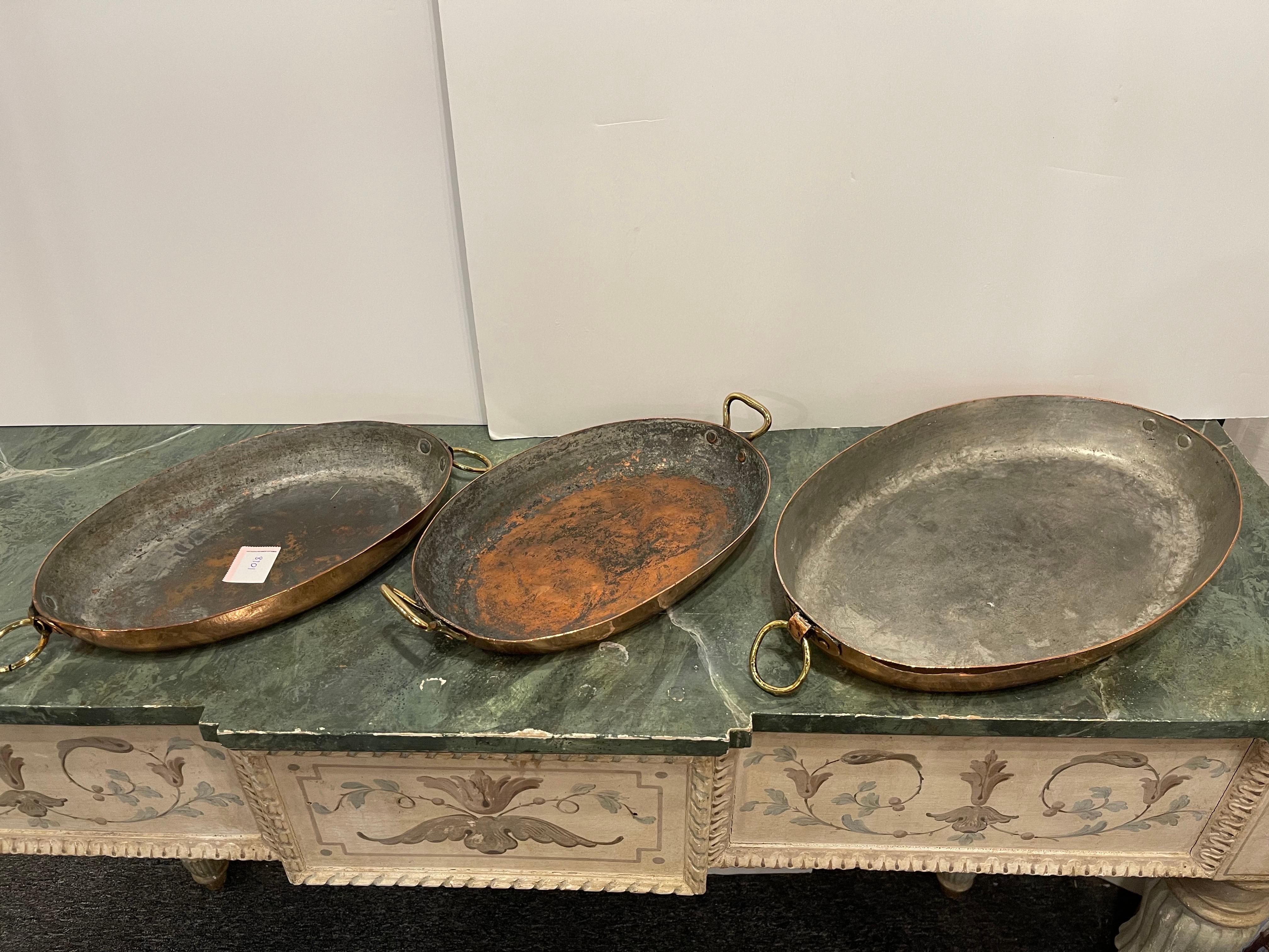 Ensemble de trois saucières françaises en cuivre de différentes tailles, 19ème siècle Bon état - En vente à Savannah, GA