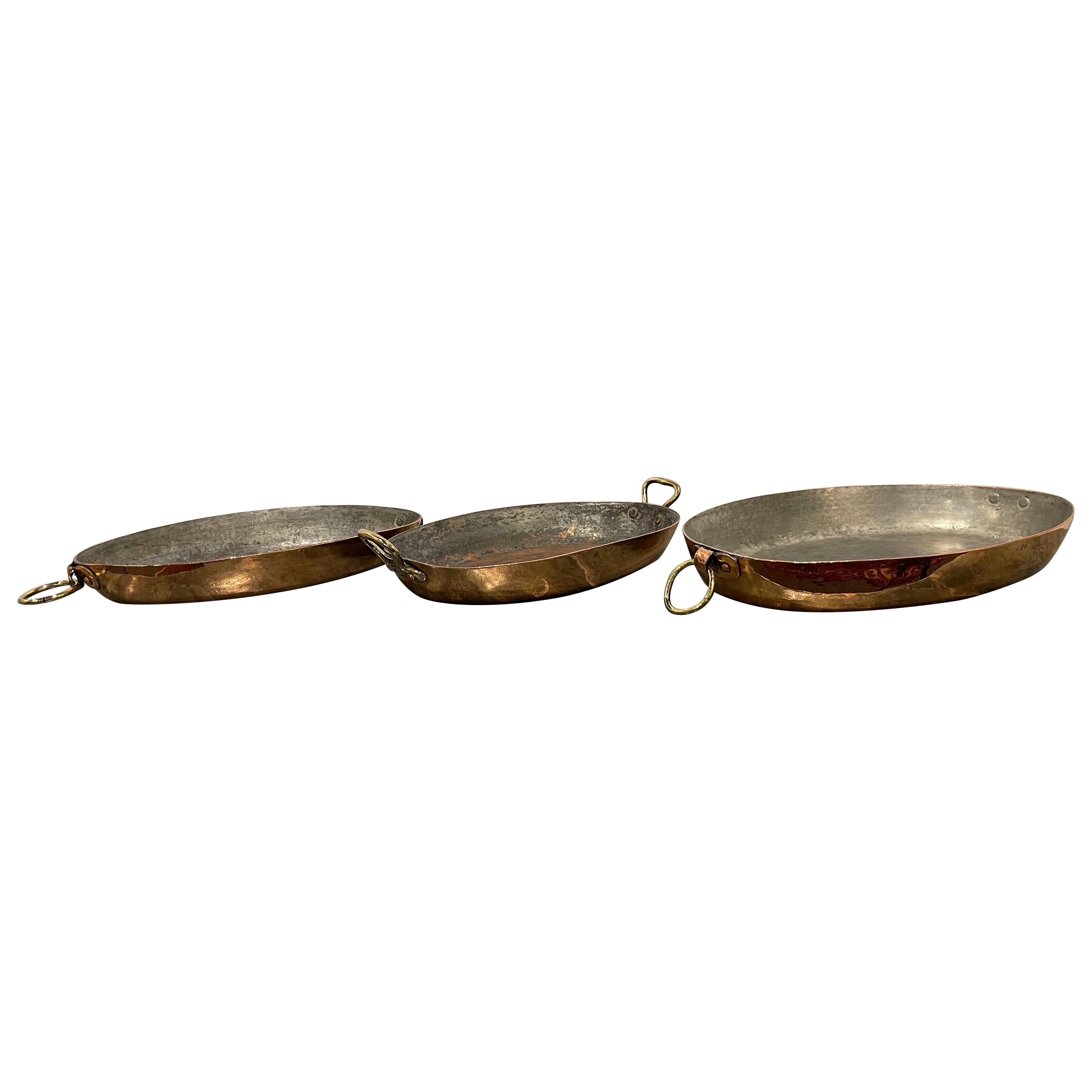 Set von drei französischen Kupfer- Sauciere-Töpfen in verschiedenen Größen, 19. Jahrhundert
