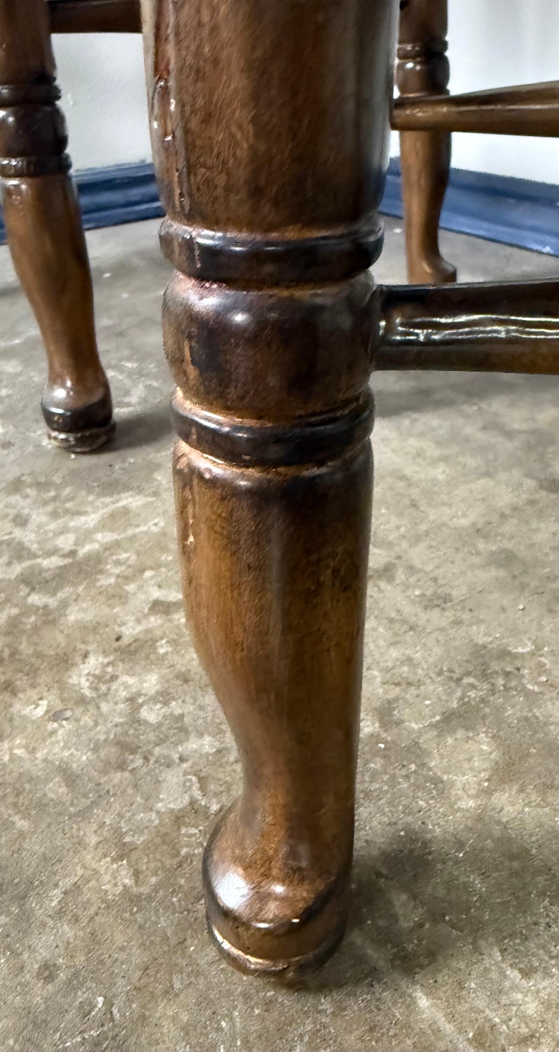 Juego de tres taburetes de bar con respaldo de escalera francesa en venta 9
