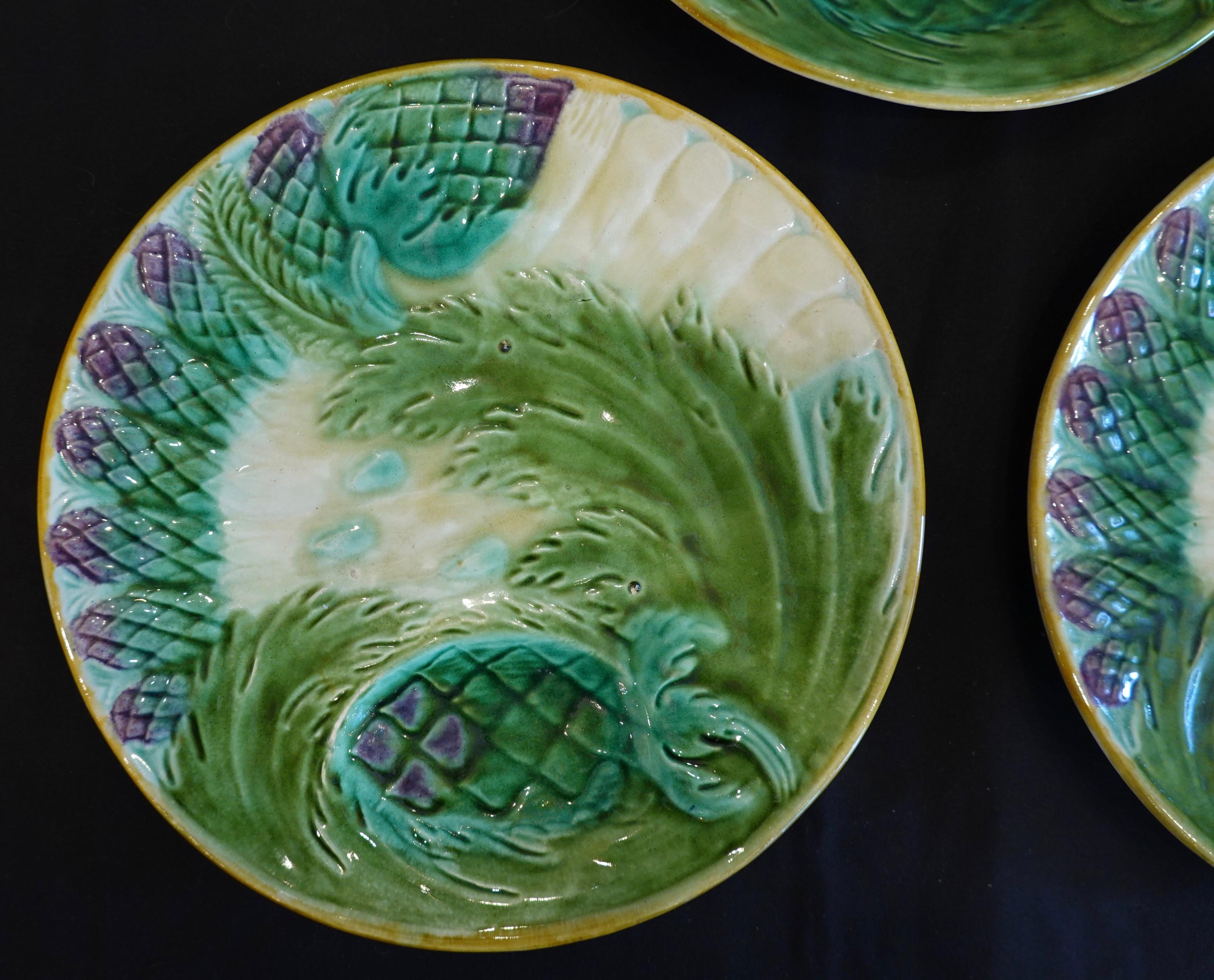 Set of Three French Majolica Asparagus Plates by Saint Amand In Good Condition For Sale In Pembroke, MA