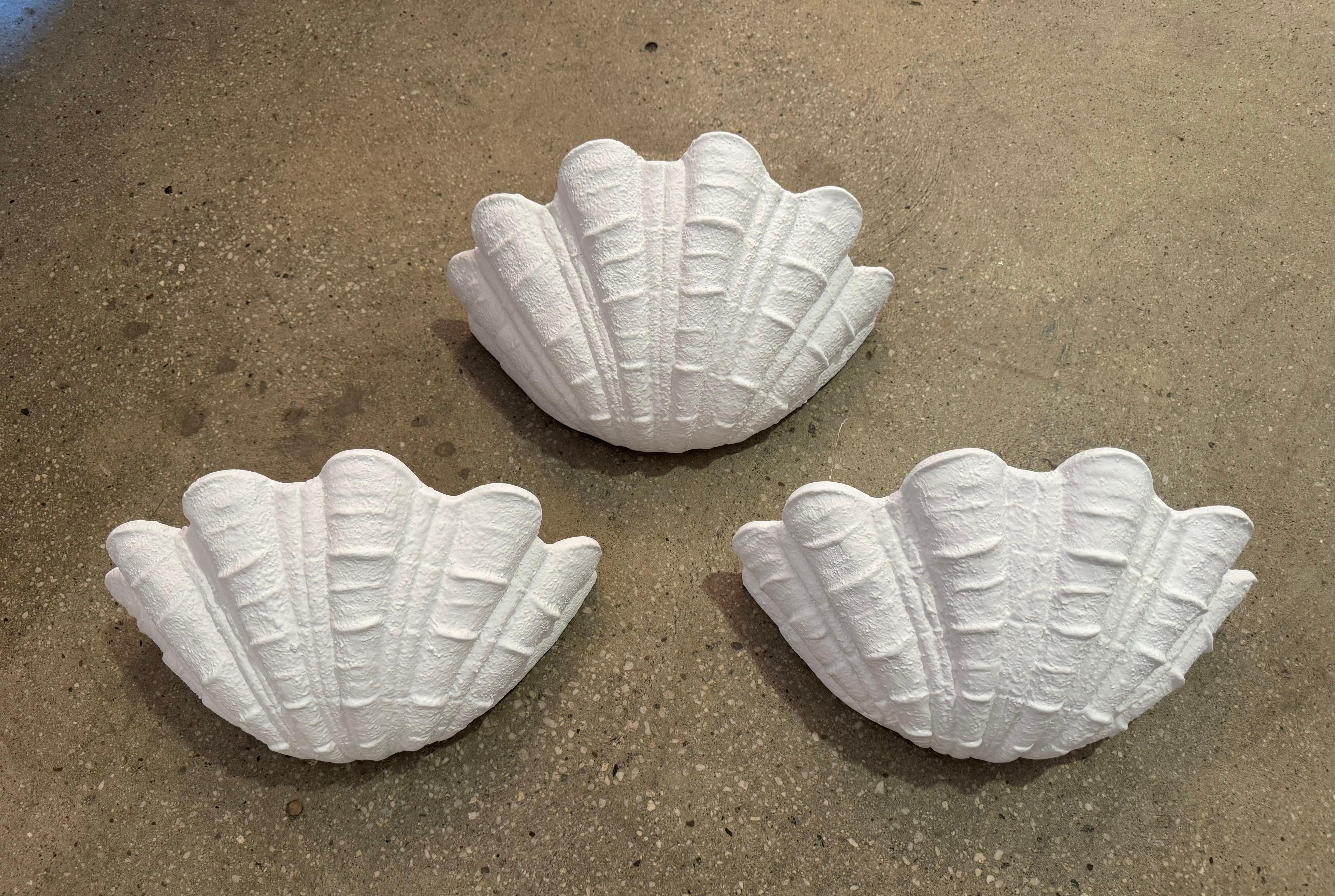Set of Three French Serge Roche 1930s Oyster Shell Wall Lamps For Sale 5