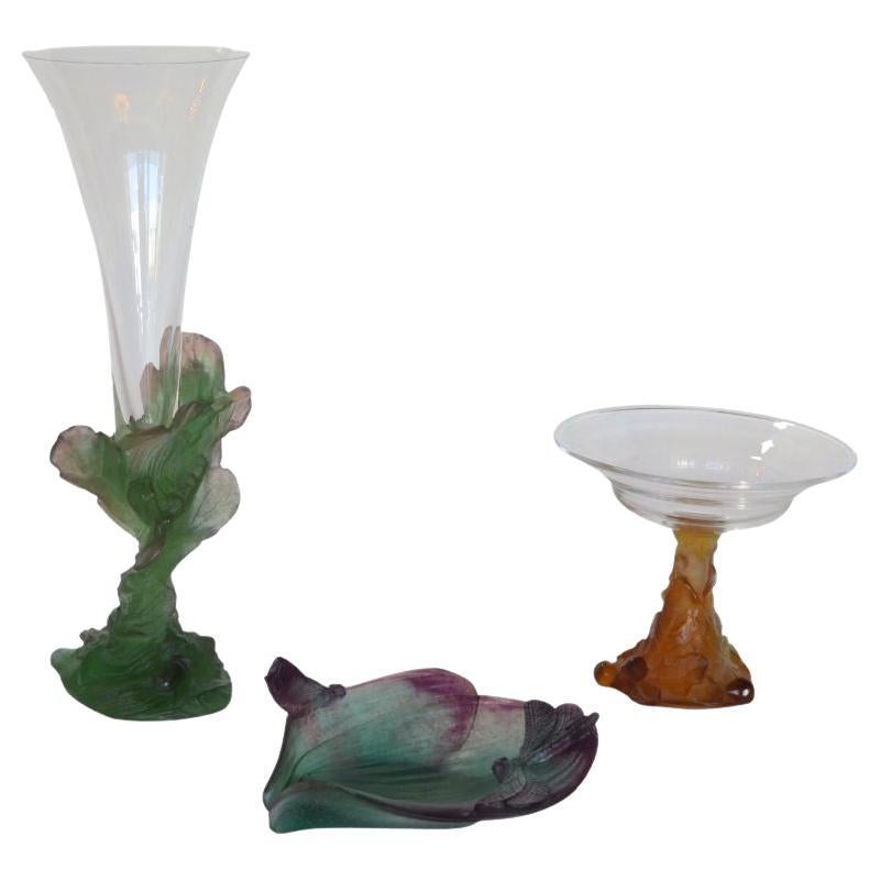 Satz von drei dekorativen Glasobjekten mit französischer Signatur von Daum im Angebot