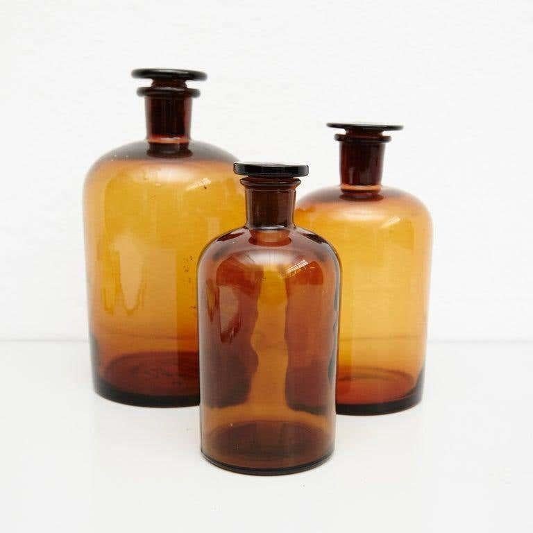 Set of Three French Vintage Amber Glass Pharmacy Bottle, circa 1930 In Good Condition In Barcelona, ES