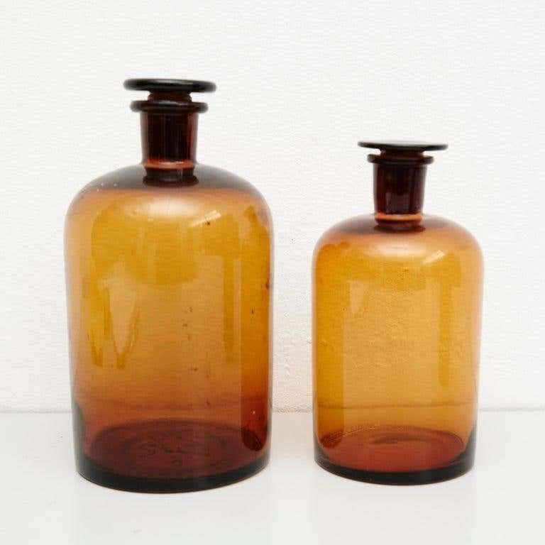 Set of Three French Vintage Amber Glass Pharmacy Bottle, circa 1930 In Good Condition For Sale In Barcelona, Barcelona