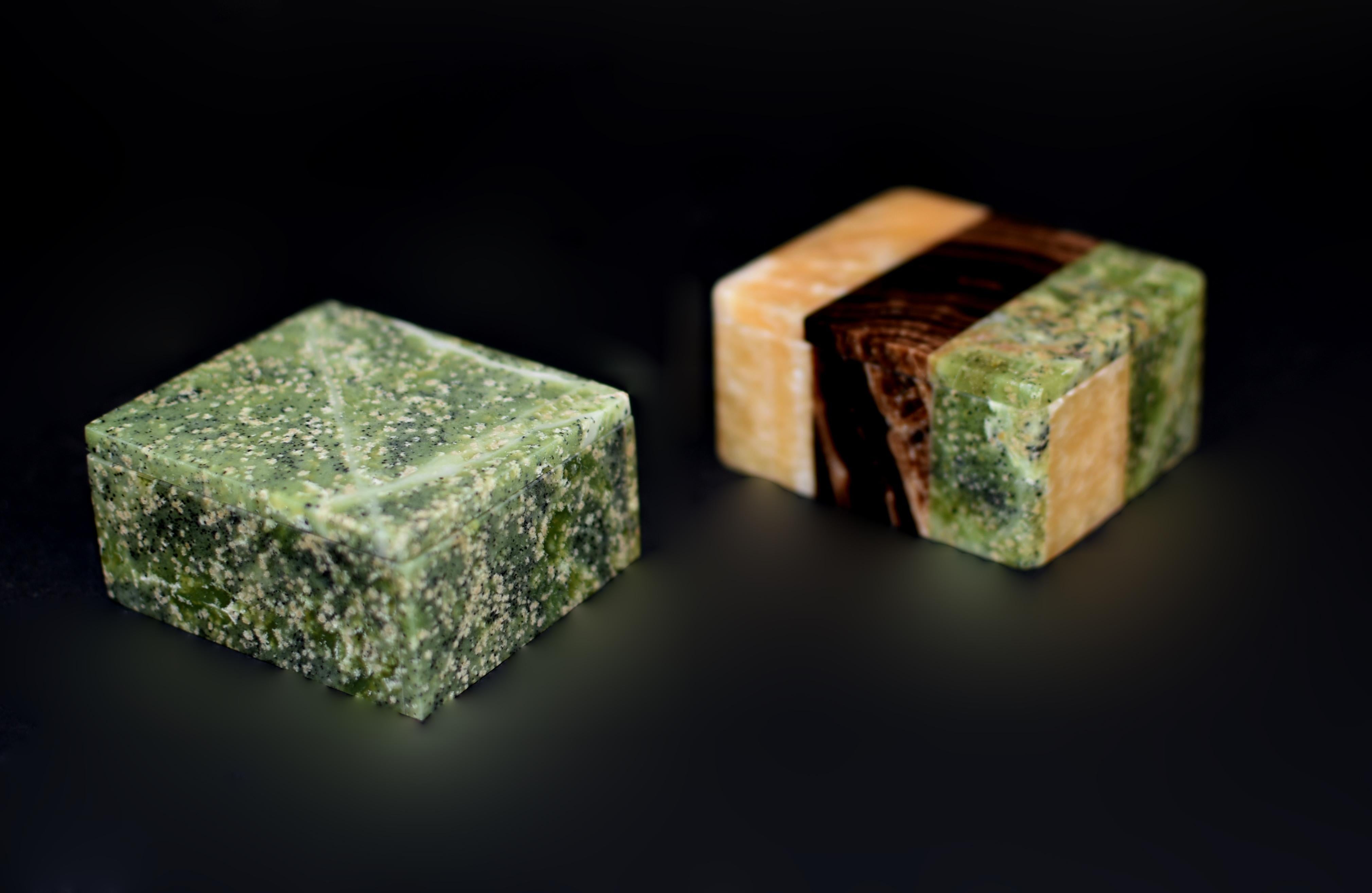 Set of Three Gemstone Boxes Finely Made For Sale 4