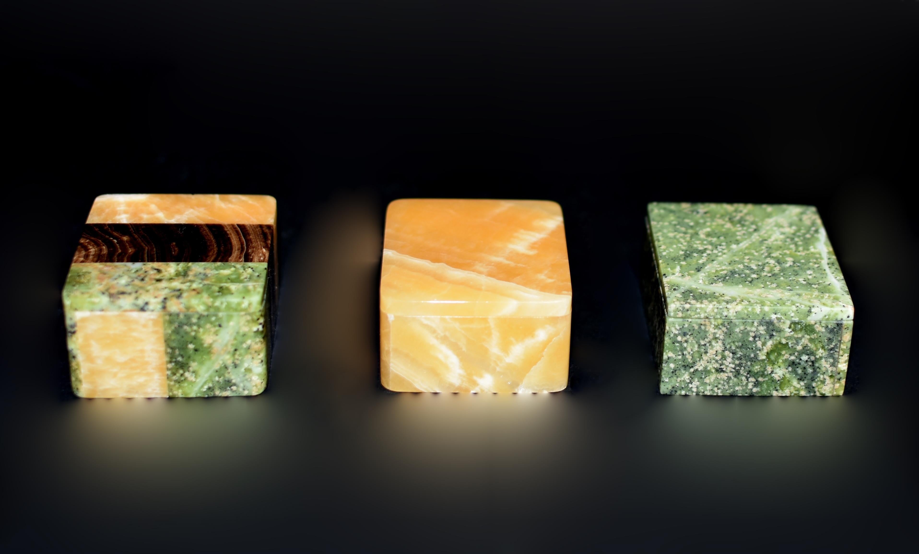 Juego de tres cajas para piedras preciosas finamente elaboradas Italiano en venta