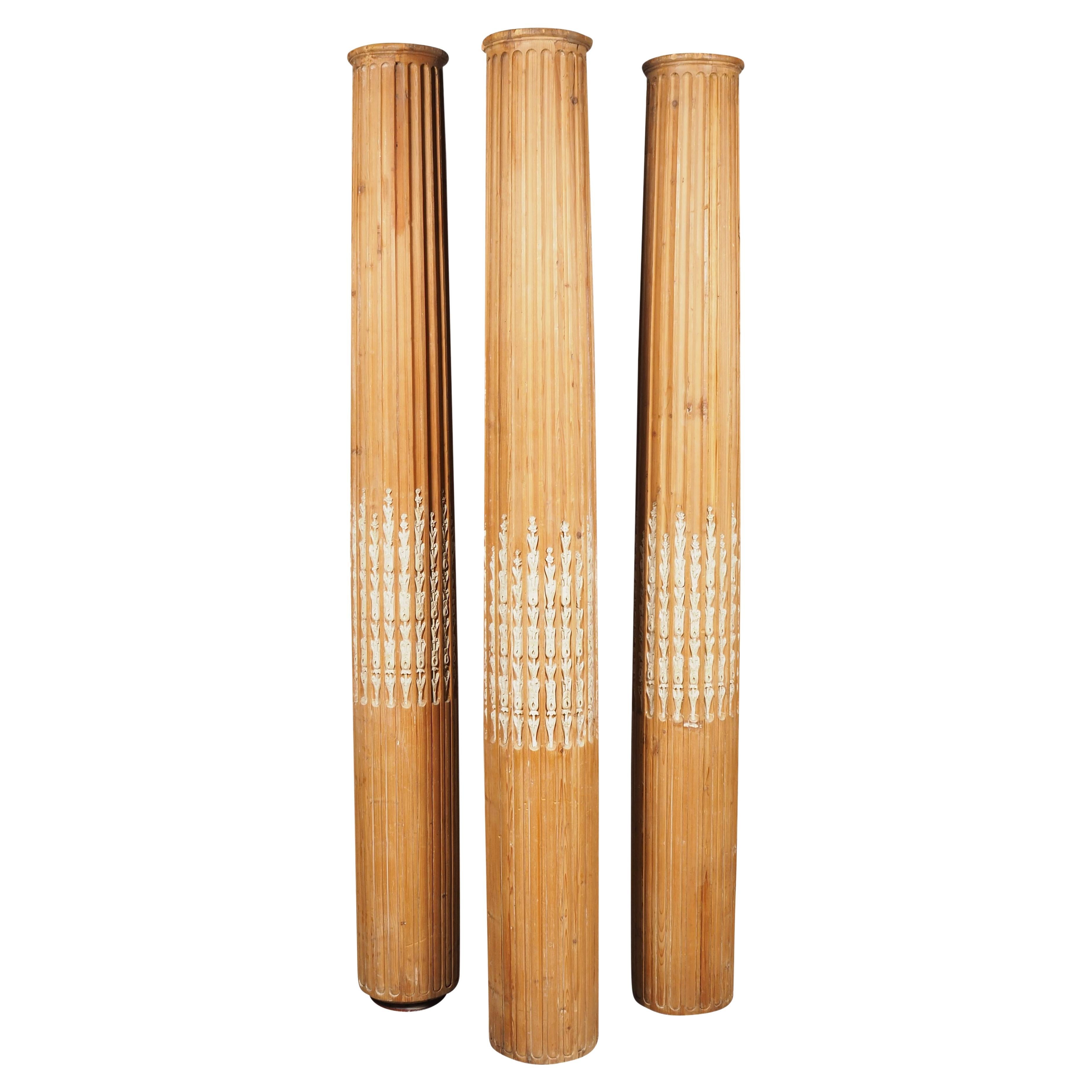 Ensemble de trois colonnes de pin de style George III
