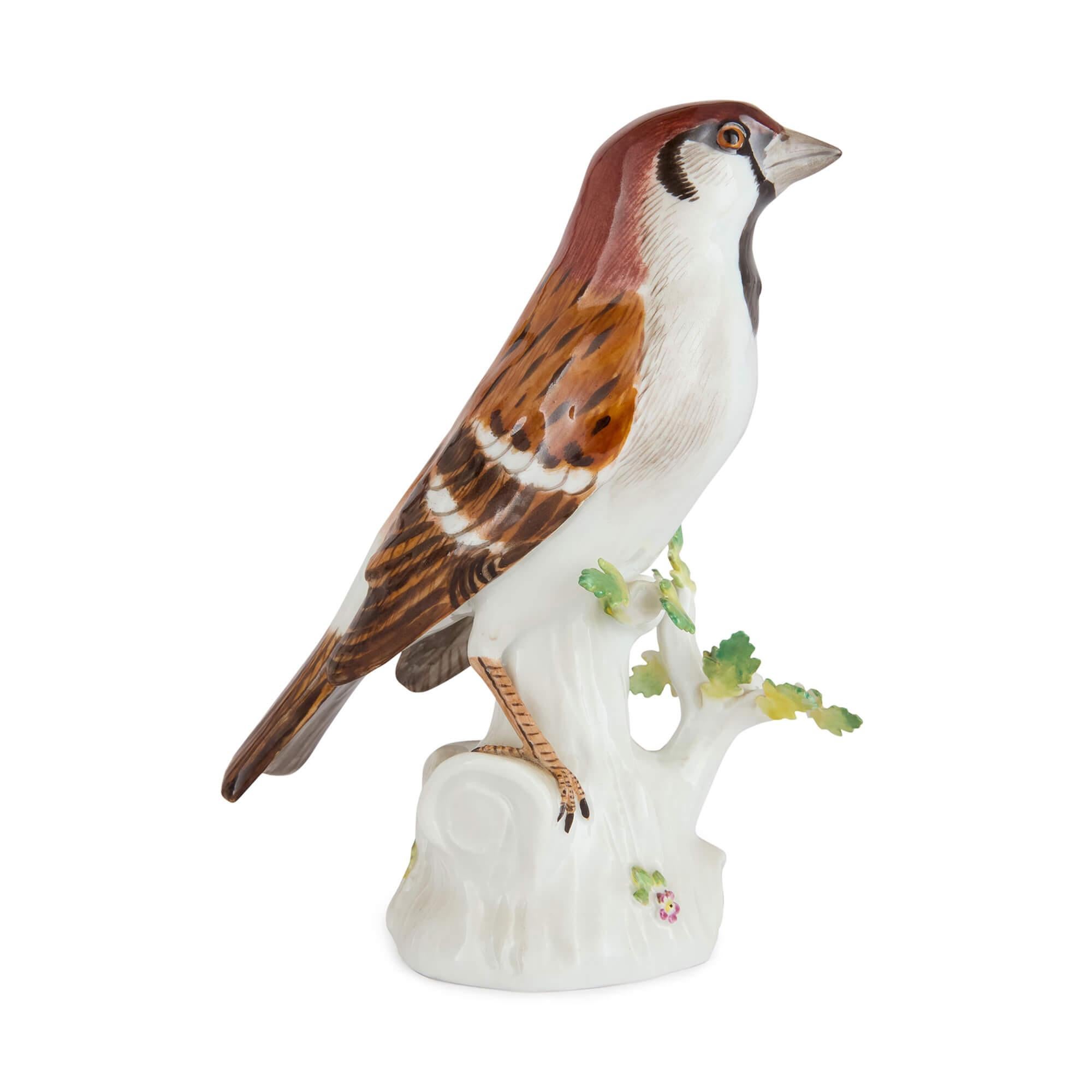 Rococò Set di tre figure di uccelli in porcellana tedesca di Meissen Porcelain in vendita