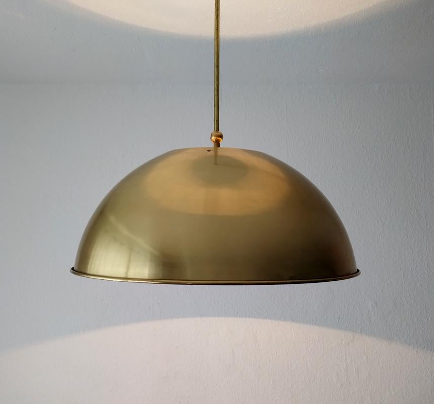 Set of three wonderful large solid brass pendant lights by Florian Schulz.
Germany, 1960s.
Lamp sockets: One x E27 (E26)
Measures: Diameter 20.1 in.
Height of the body: 8.3 in.
The overall height can be customized.



  