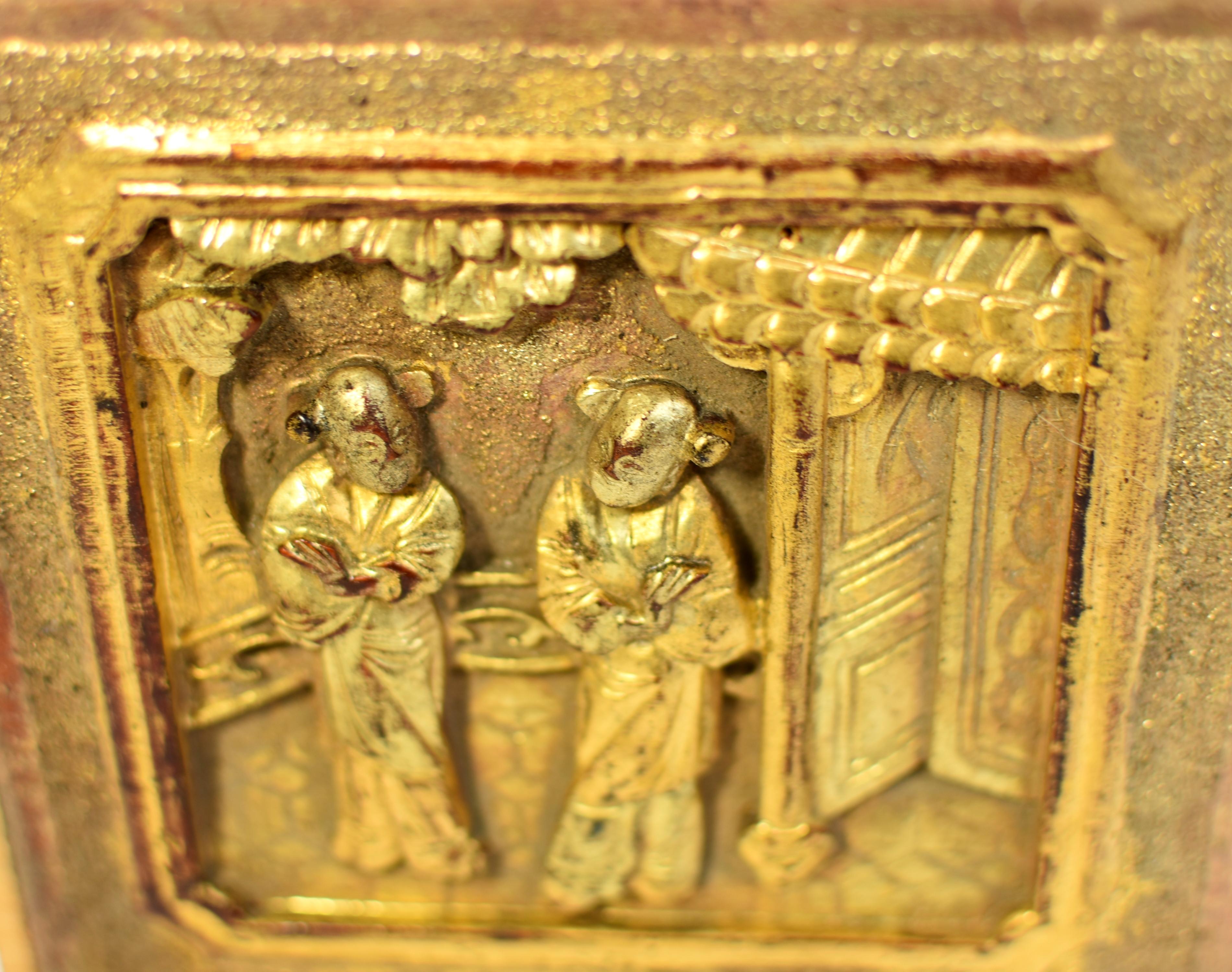 Set von drei vergoldeten Holzschnitzereien für die Liebe (19. Jahrhundert) im Angebot