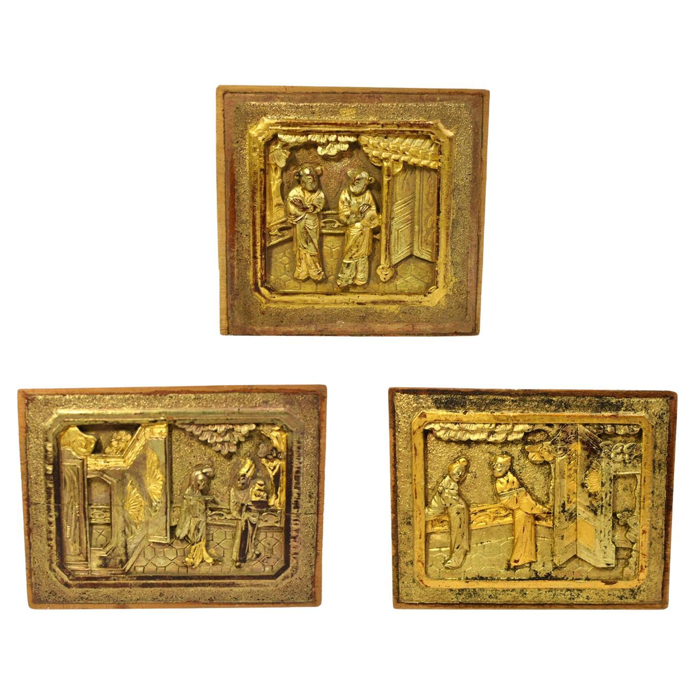 Set von drei vergoldeten Holzschnitzereien für die Liebe im Angebot