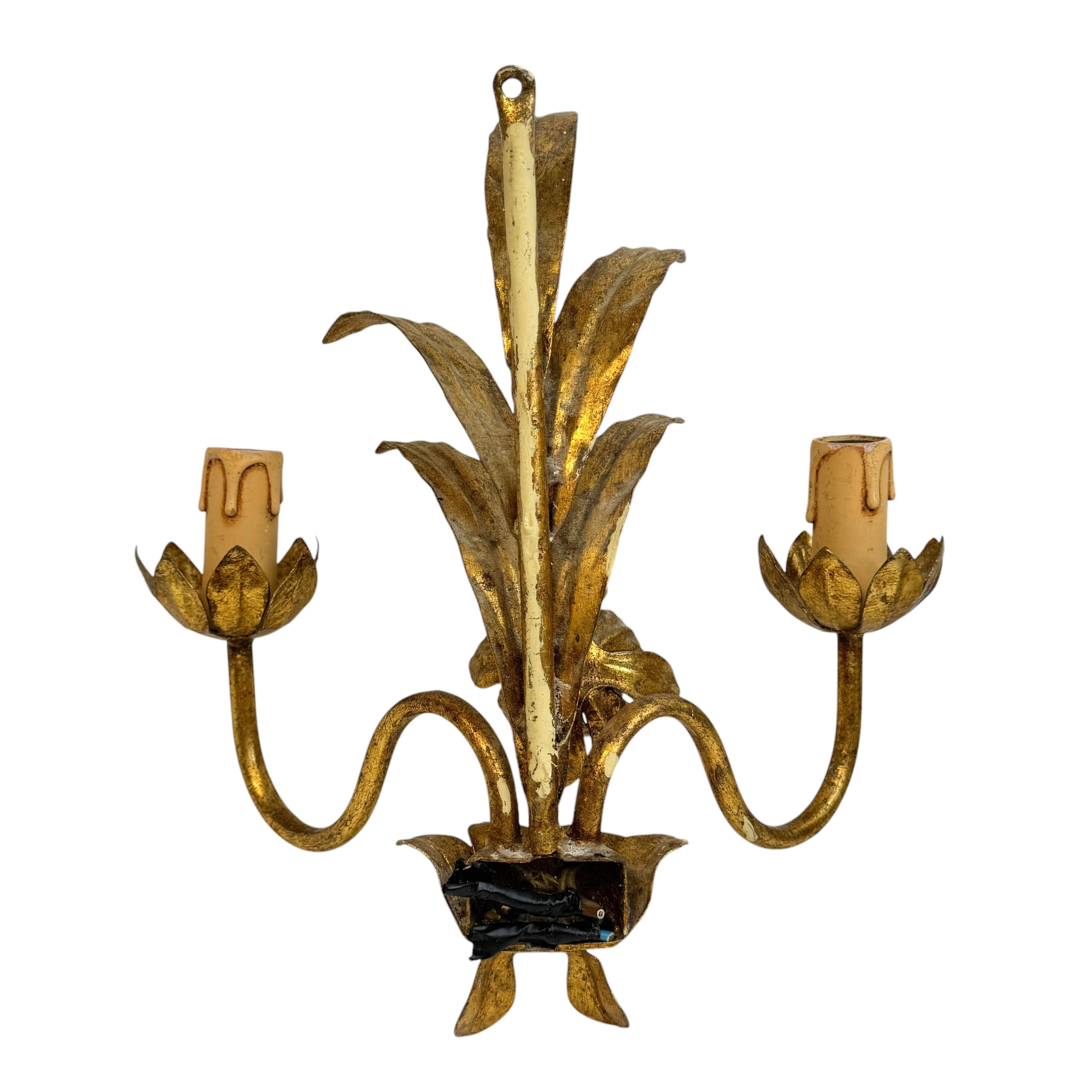 Ensemble de trois appliques à deux lumières Tole Hollywood Regency Vintage en vente 11