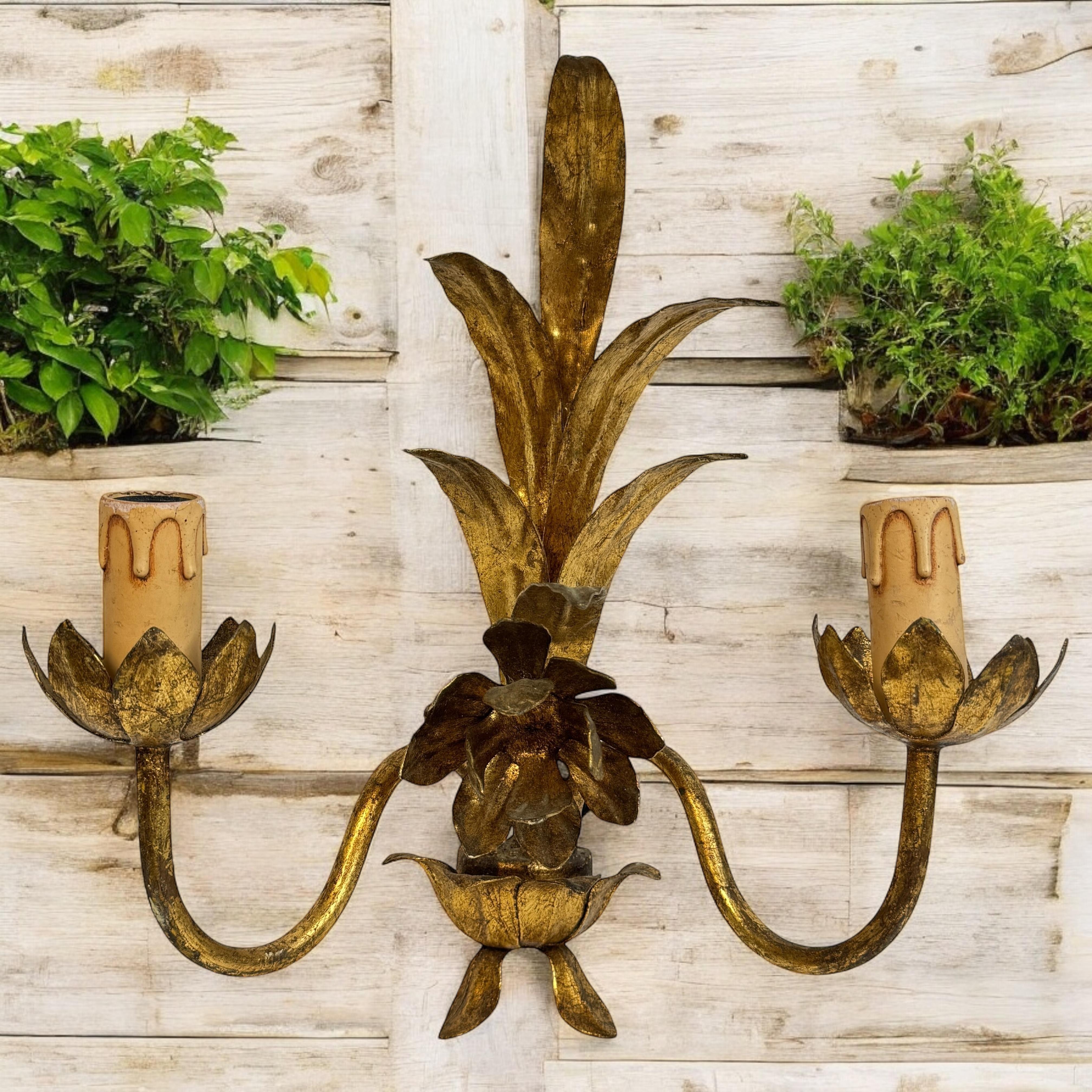 Ensemble de trois appliques à deux lumières Tole Hollywood Regency Vintage Bon état - En vente à Nuernberg, DE