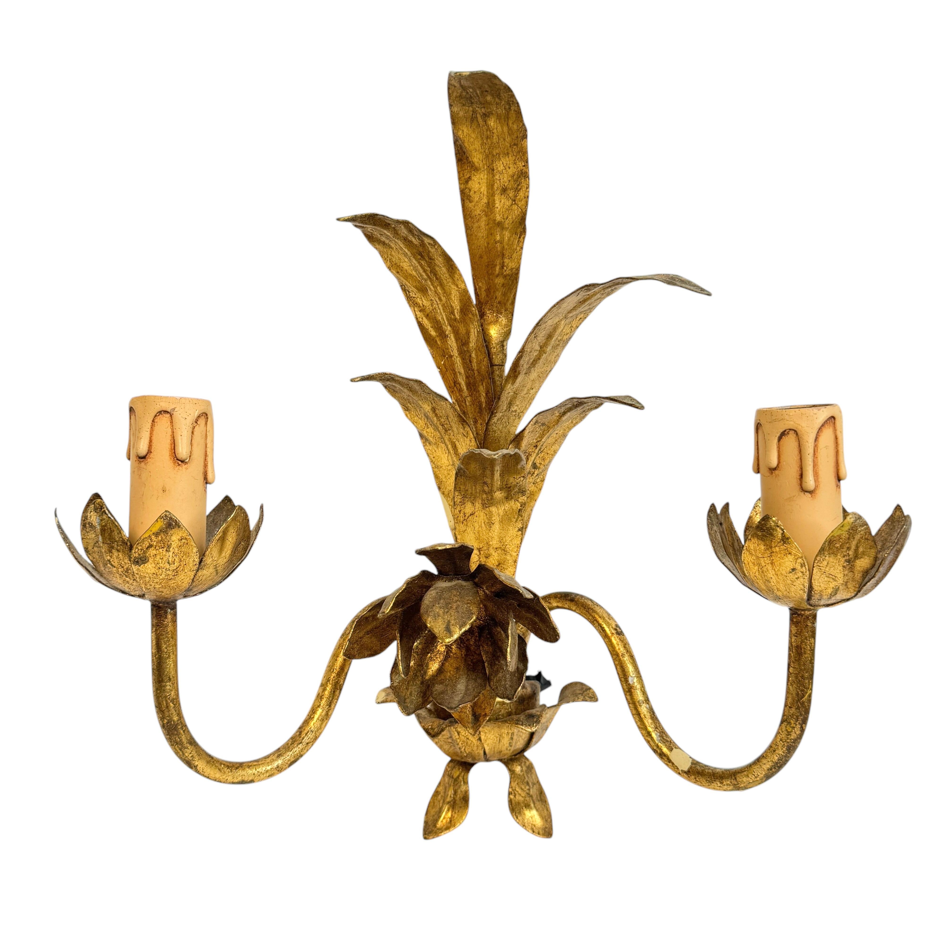 Métal Ensemble de trois appliques à deux lumières Tole Hollywood Regency Vintage en vente