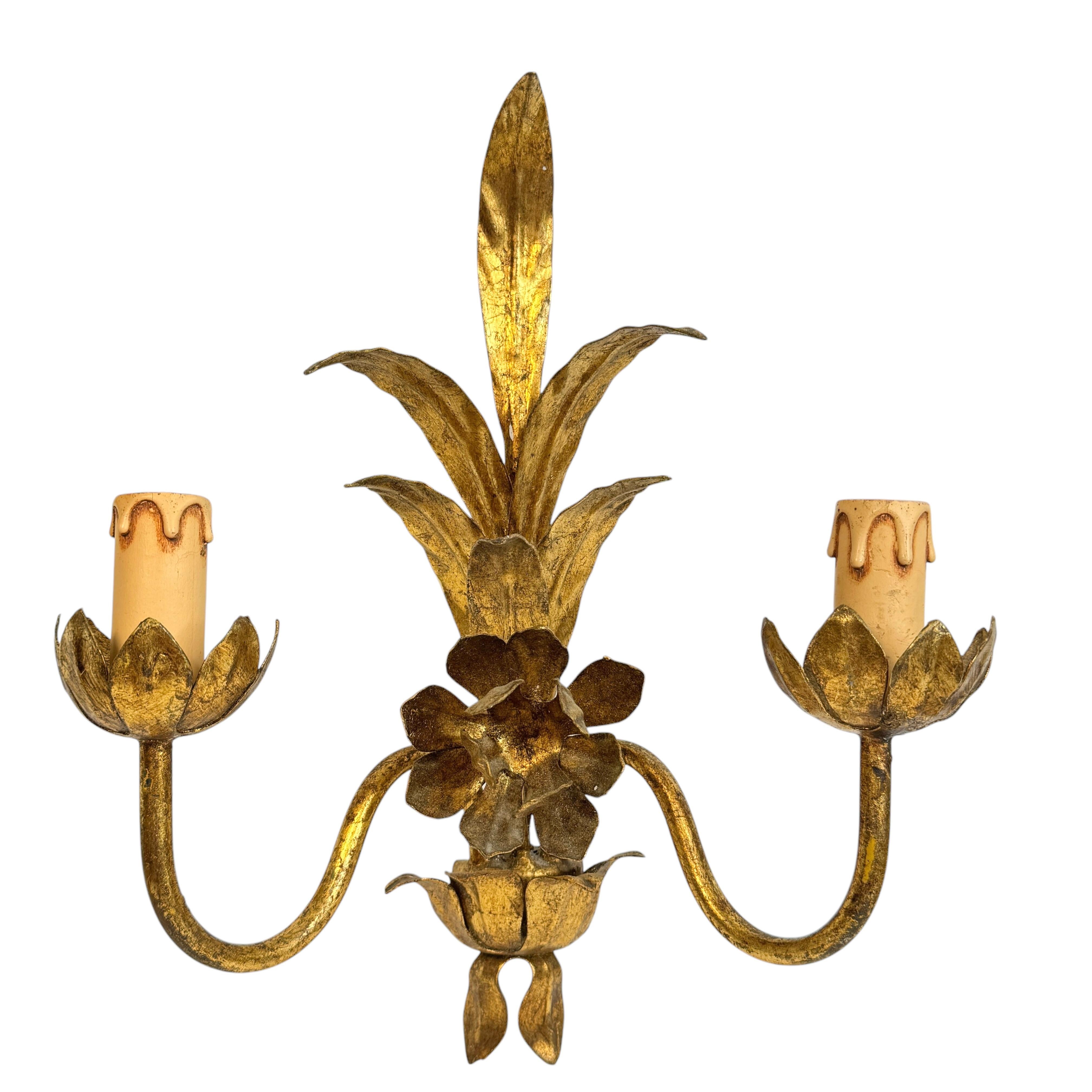 Ensemble de trois appliques à deux lumières Tole Hollywood Regency Vintage en vente 2