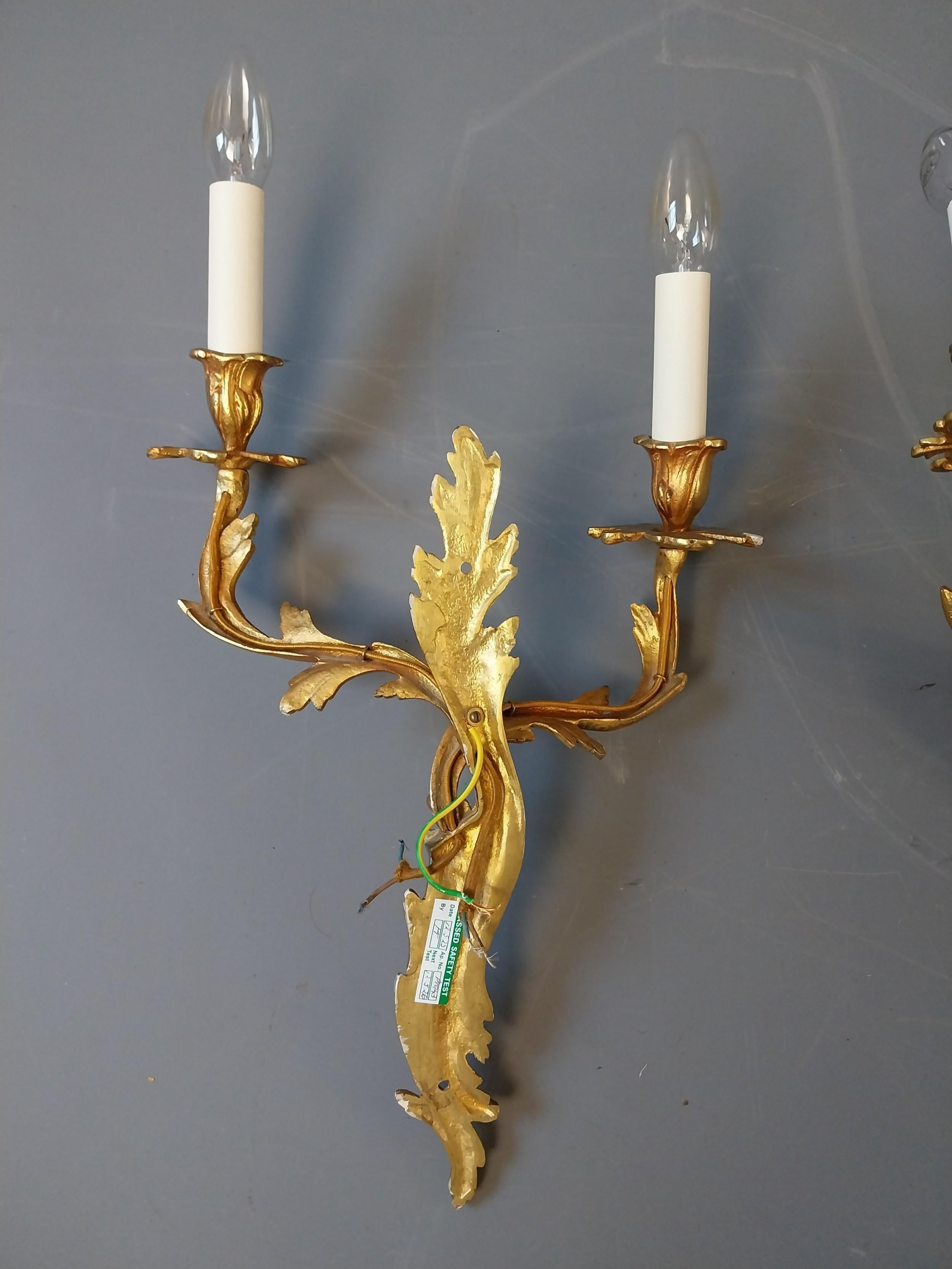 Ensemble de trois appliques dorées en vente 3