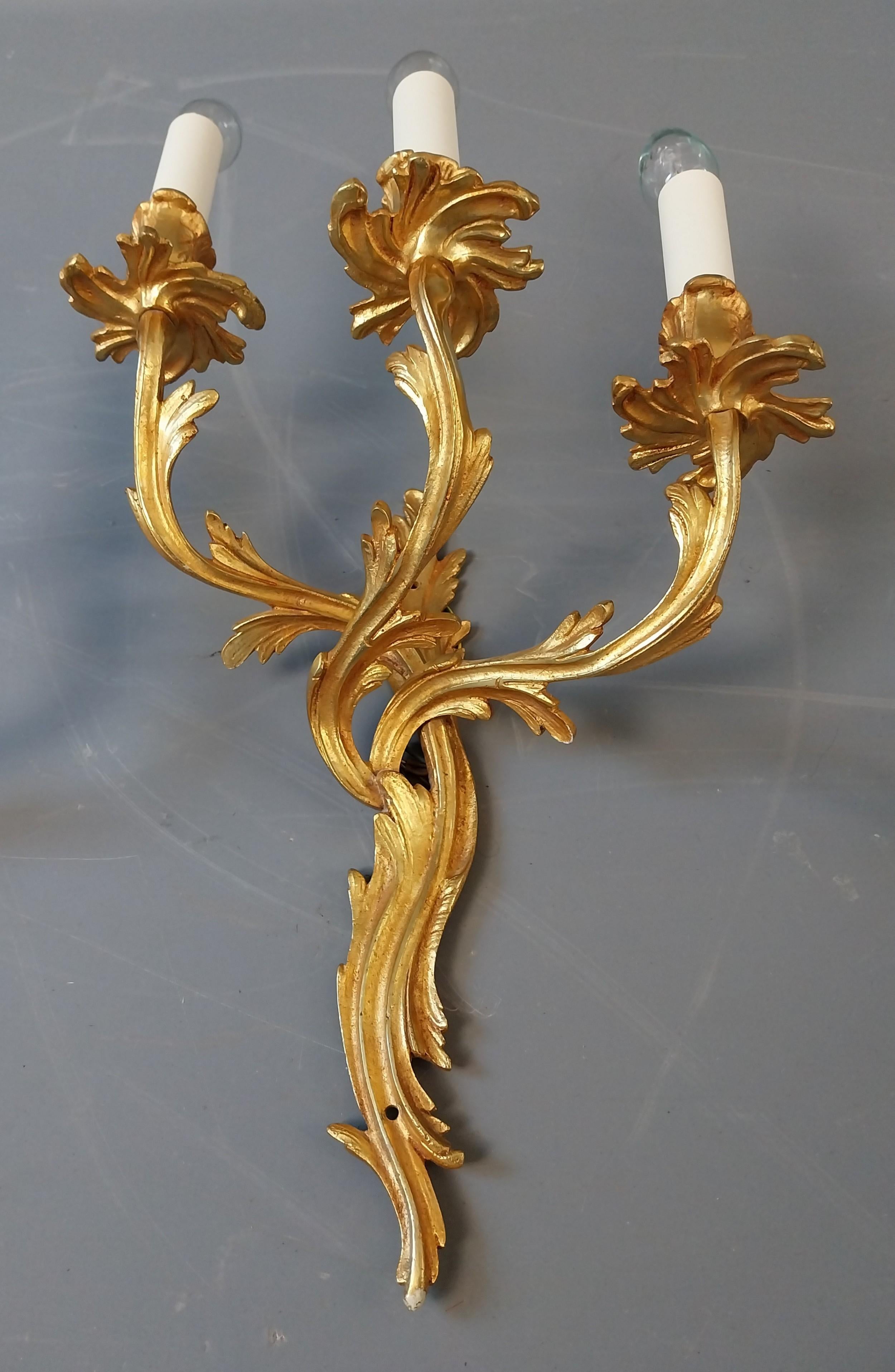 Doré Ensemble de trois appliques dorées en vente