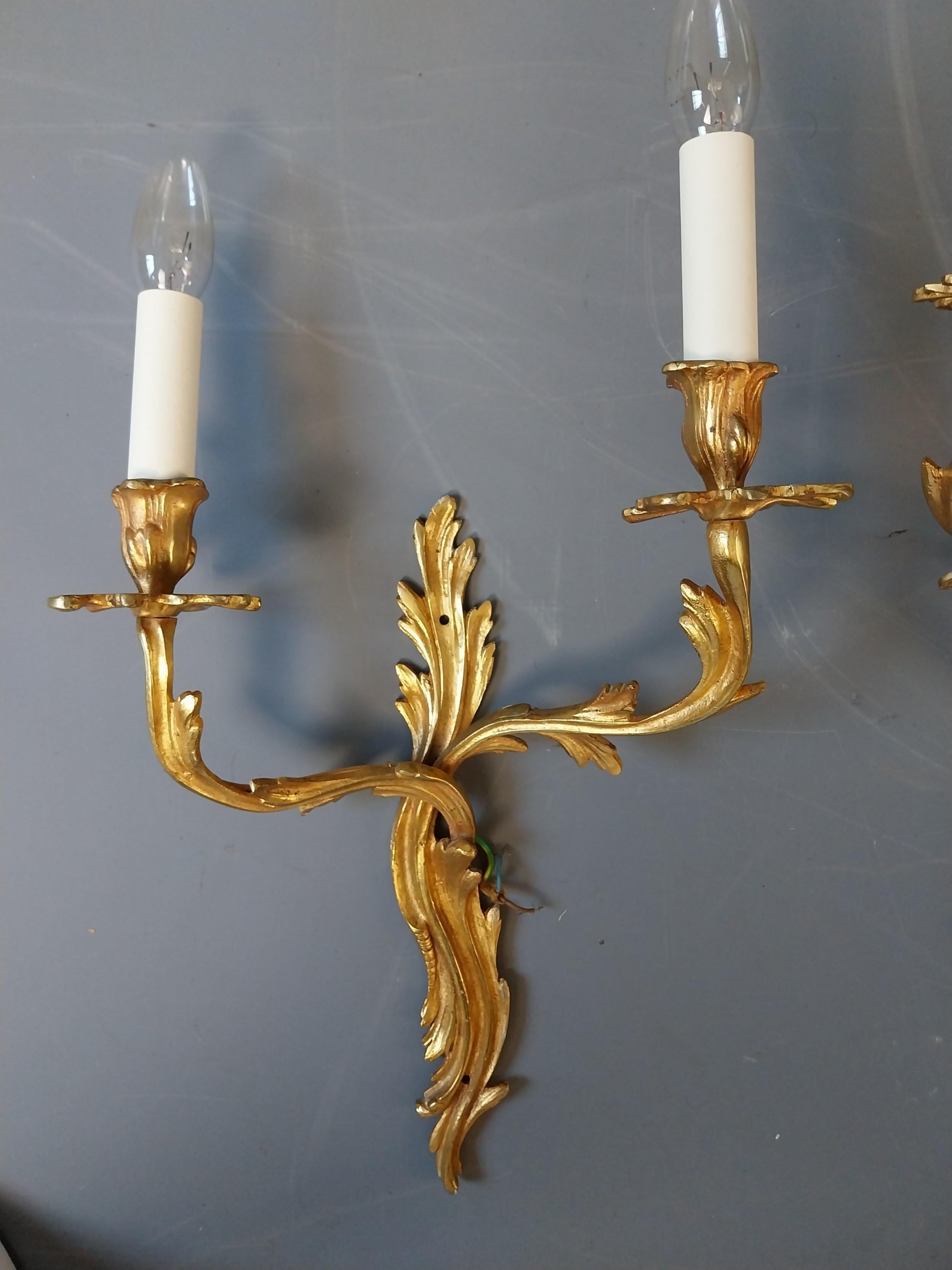 Ensemble de trois appliques dorées en vente 1