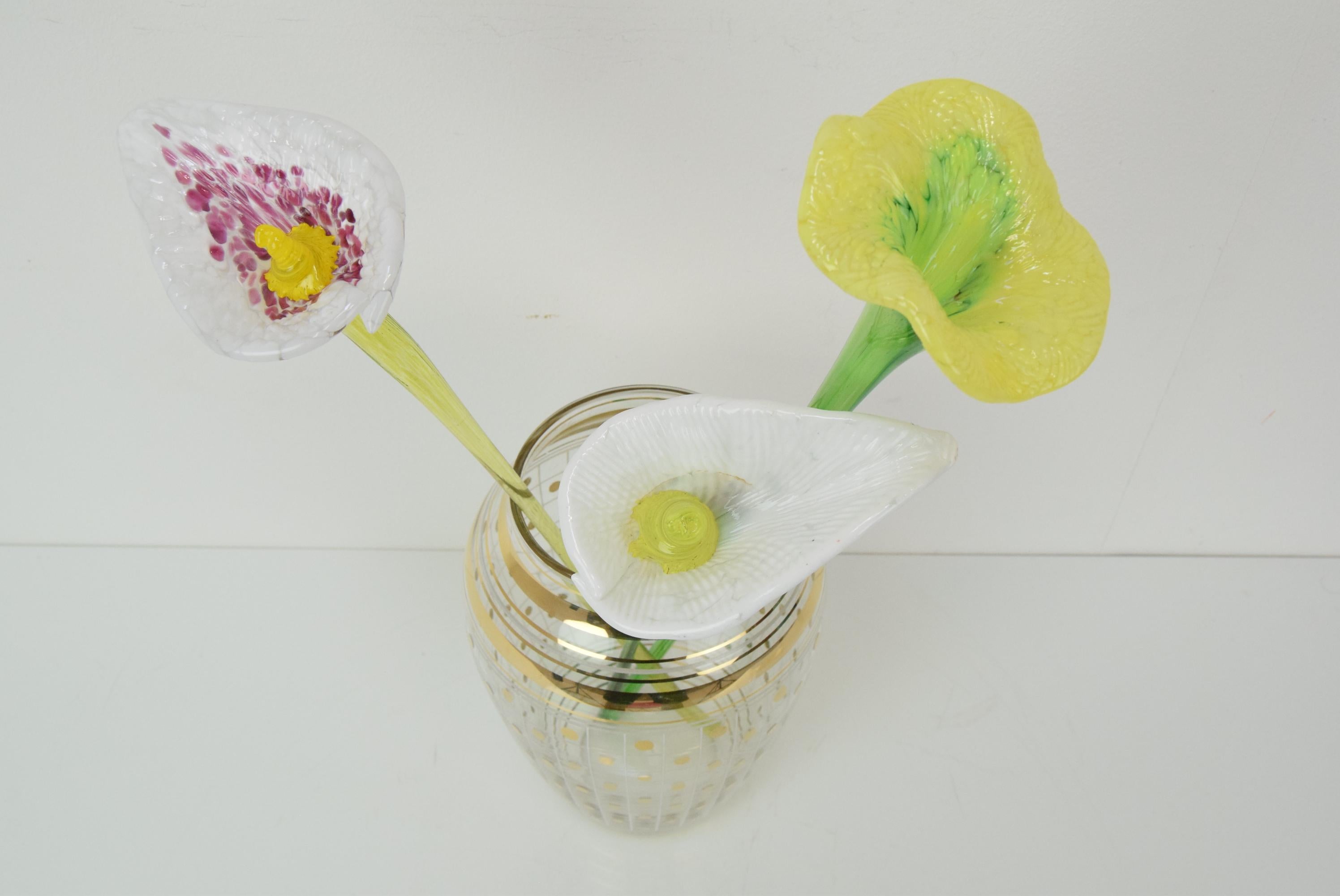 Tchèque Ensemble de trois fleurs en verre, verrerie, né en novembre 1950.  en vente