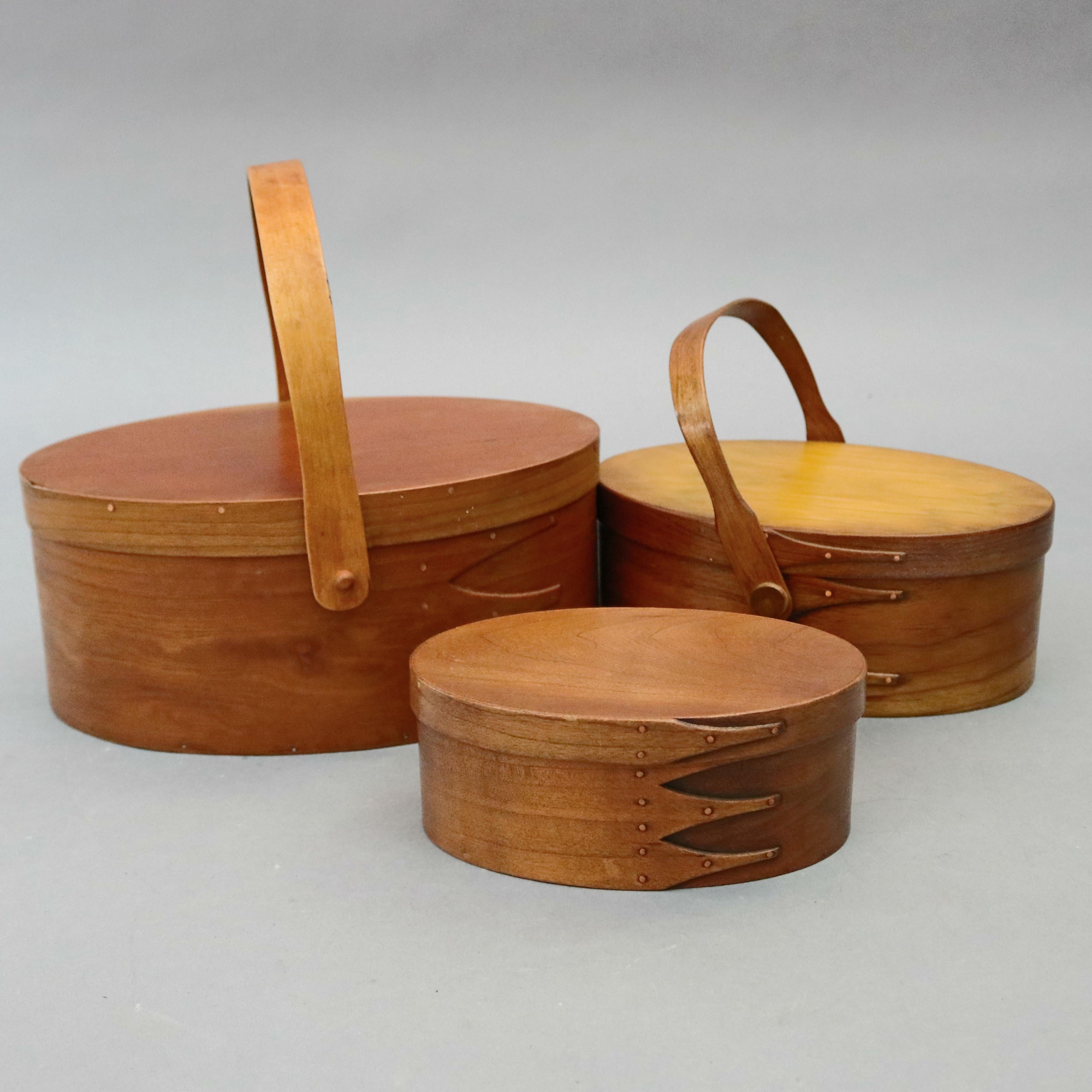 Set of Three Graduated Oval Lesher School Handled Shaker Boxes, 20th Century In Good Condition In Big Flats, NY